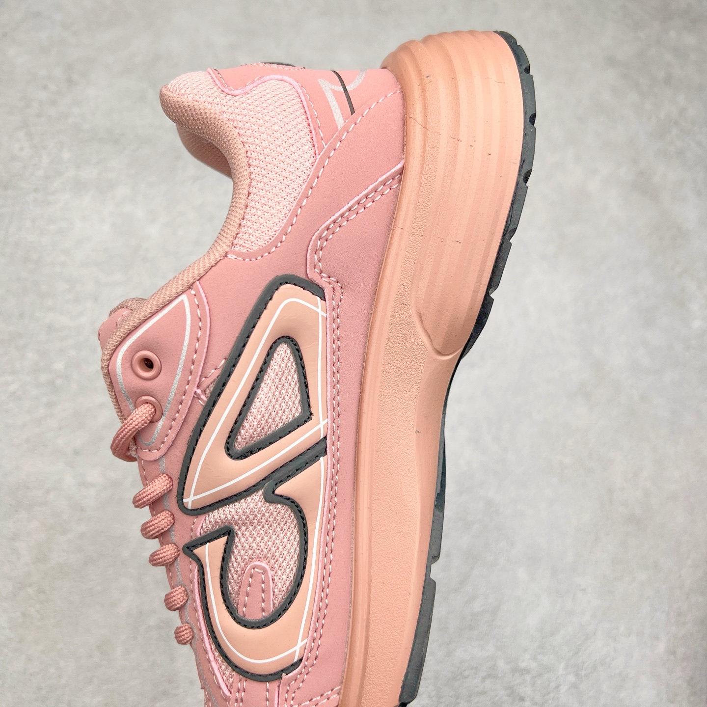 图片[7]-＃福利特价 Dior B30 迪奥网眼织物低帮运动休闲鞋 该款系列采用黑网色眼织物白和色科技料面精心制 作饰以反光“CD30”图形标志 外格轻盈的刻雕效果橡胶鞋搭底配标志性点的缀提升格调 内弹部力细节塑造想理的舒适穿着体验可与各休式闲造型配搭 彰显尚时现代的运风动范 尺码：36 37 35 39 40 41 42 43 44 45-选品中心