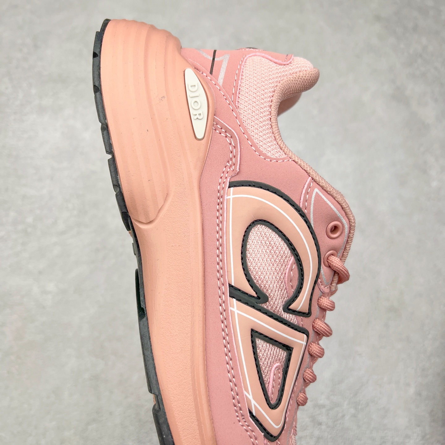 图片[6]-＃福利特价 Dior B30 迪奥网眼织物低帮运动休闲鞋 该款系列采用黑网色眼织物白和色科技料面精心制 作饰以反光“CD30”图形标志 外格轻盈的刻雕效果橡胶鞋搭底配标志性点的缀提升格调 内弹部力细节塑造想理的舒适穿着体验可与各休式闲造型配搭 彰显尚时现代的运风动范 尺码：36 37 35 39 40 41 42 43 44 45-选品中心