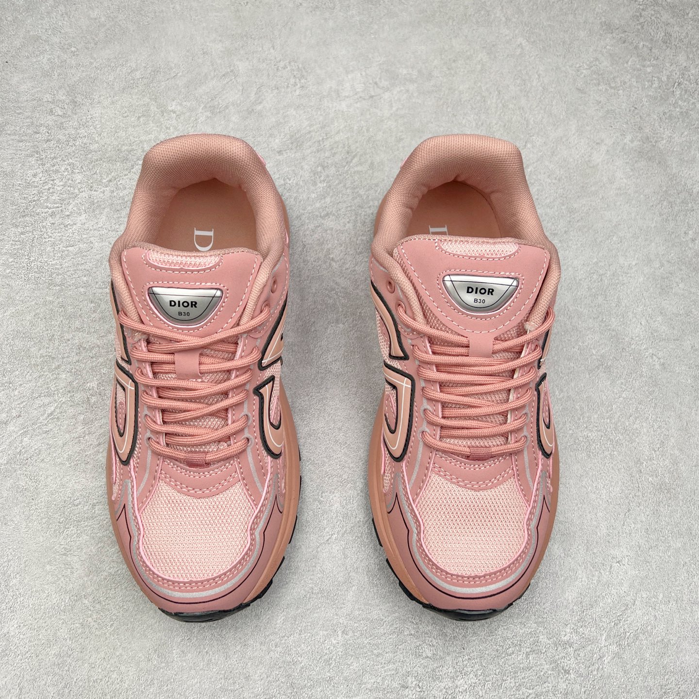 图片[2]-＃福利特价 Dior B30 迪奥网眼织物低帮运动休闲鞋 该款系列采用黑网色眼织物白和色科技料面精心制 作饰以反光“CD30”图形标志 外格轻盈的刻雕效果橡胶鞋搭底配标志性点的缀提升格调 内弹部力细节塑造想理的舒适穿着体验可与各休式闲造型配搭 彰显尚时现代的运风动范 尺码：36 37 35 39 40 41 42 43 44 45-选品中心