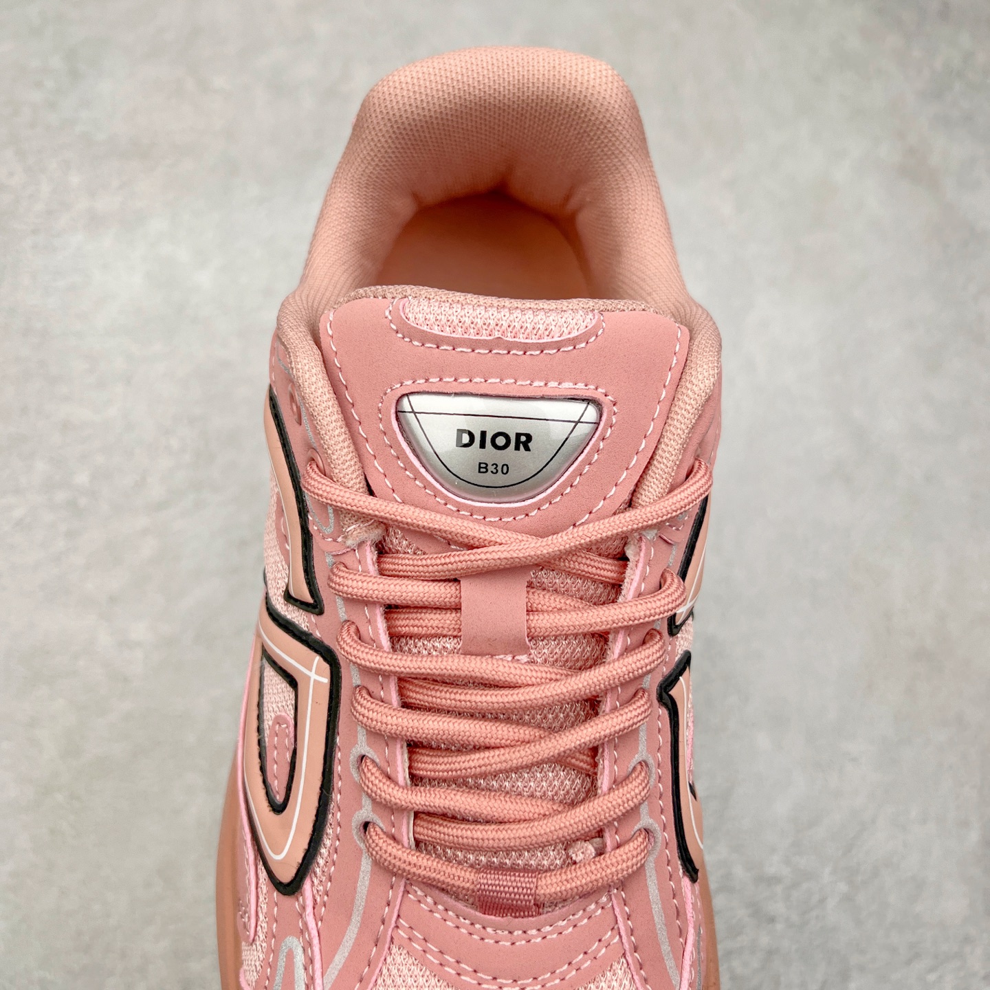 图片[5]-＃福利特价 Dior B30 迪奥网眼织物低帮运动休闲鞋 该款系列采用黑网色眼织物白和色科技料面精心制 作饰以反光“CD30”图形标志 外格轻盈的刻雕效果橡胶鞋搭底配标志性点的缀提升格调 内弹部力细节塑造想理的舒适穿着体验可与各休式闲造型配搭 彰显尚时现代的运风动范 尺码：36 37 35 39 40 41 42 43 44 45-选品中心