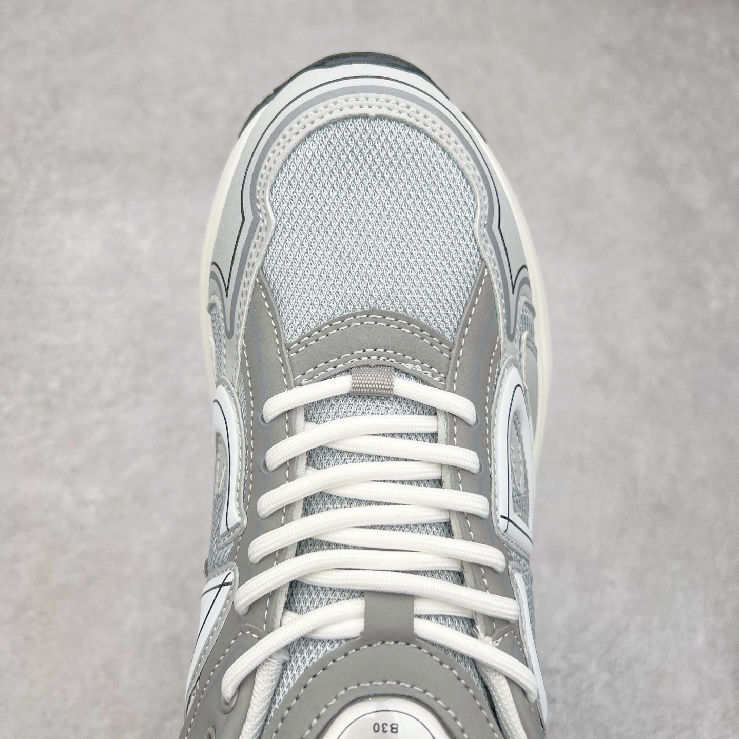 图片[4]-＃福利特价 Dior B30 迪奥网眼织物低帮运动休闲鞋 该款系列采用黑网色眼织物白和色科技料面精心制 作饰以反光“CD30”图形标志 外格轻盈的刻雕效果橡胶鞋搭底配标志性点的缀提升格调 内弹部力细节塑造想理的舒适穿着体验可与各休式闲造型配搭 彰显尚时现代的运风动范 尺码：36 37 35 39 40 41 42 43 44 45-选品中心