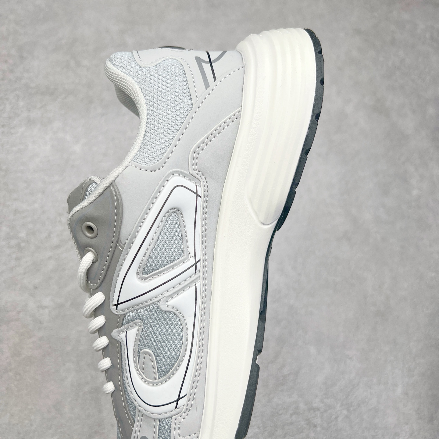 图片[7]-＃福利特价 Dior B30 迪奥网眼织物低帮运动休闲鞋 该款系列采用黑网色眼织物白和色科技料面精心制 作饰以反光“CD30”图形标志 外格轻盈的刻雕效果橡胶鞋搭底配标志性点的缀提升格调 内弹部力细节塑造想理的舒适穿着体验可与各休式闲造型配搭 彰显尚时现代的运风动范 尺码：36 37 35 39 40 41 42 43 44 45-选品中心