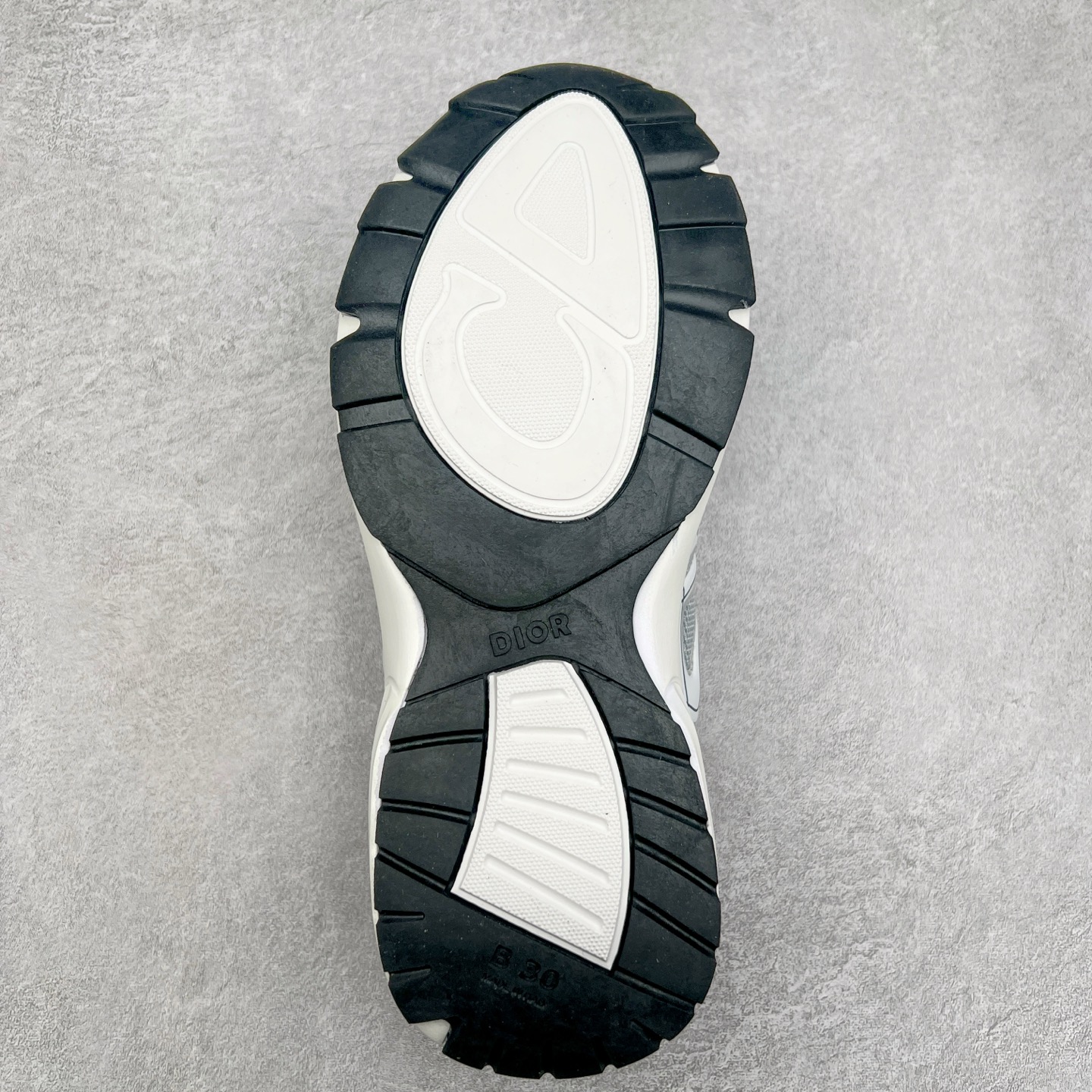 图片[9]-＃福利特价 Dior B30 迪奥网眼织物低帮运动休闲鞋 该款系列采用黑网色眼织物白和色科技料面精心制 作饰以反光“CD30”图形标志 外格轻盈的刻雕效果橡胶鞋搭底配标志性点的缀提升格调 内弹部力细节塑造想理的舒适穿着体验可与各休式闲造型配搭 彰显尚时现代的运风动范 尺码：36 37 35 39 40 41 42 43 44 45-选品中心