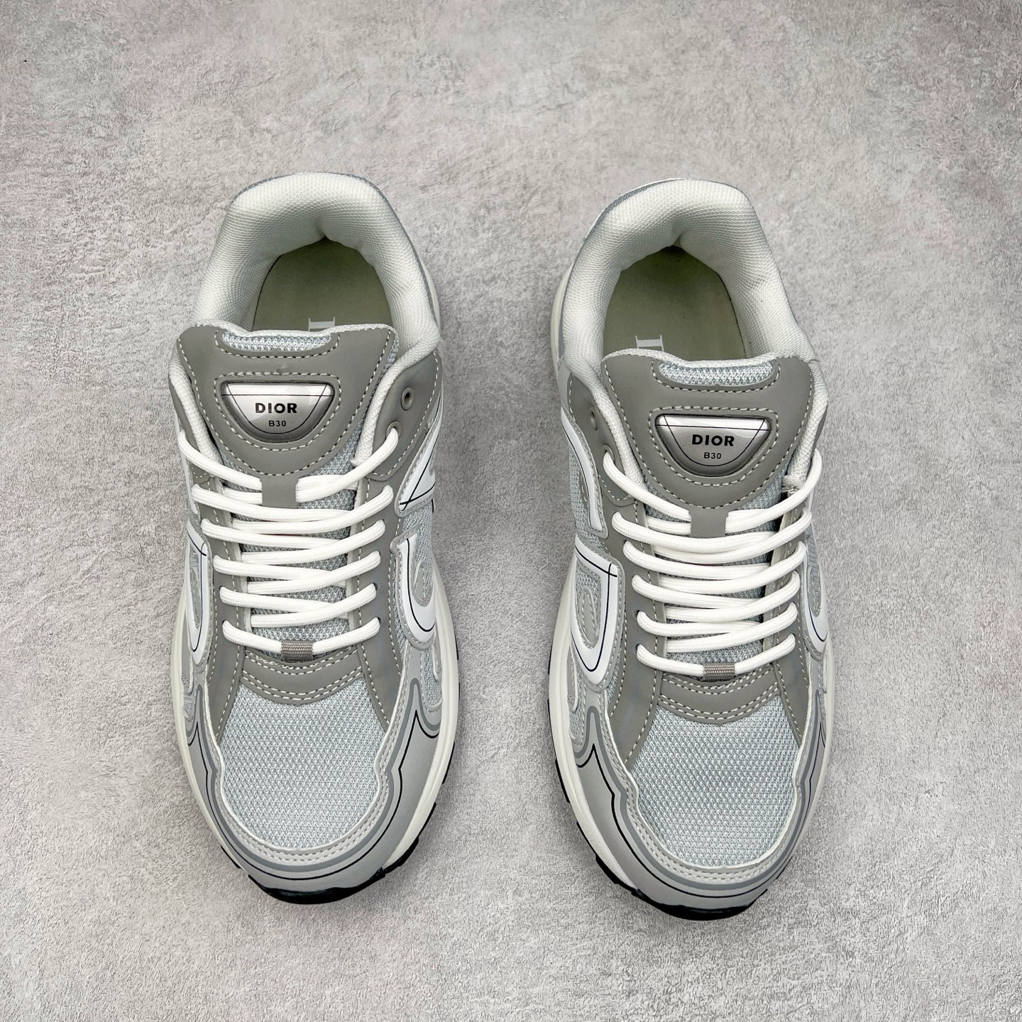 图片[2]-＃福利特价 Dior B30 迪奥网眼织物低帮运动休闲鞋 该款系列采用黑网色眼织物白和色科技料面精心制 作饰以反光“CD30”图形标志 外格轻盈的刻雕效果橡胶鞋搭底配标志性点的缀提升格调 内弹部力细节塑造想理的舒适穿着体验可与各休式闲造型配搭 彰显尚时现代的运风动范 尺码：36 37 35 39 40 41 42 43 44 45-选品中心