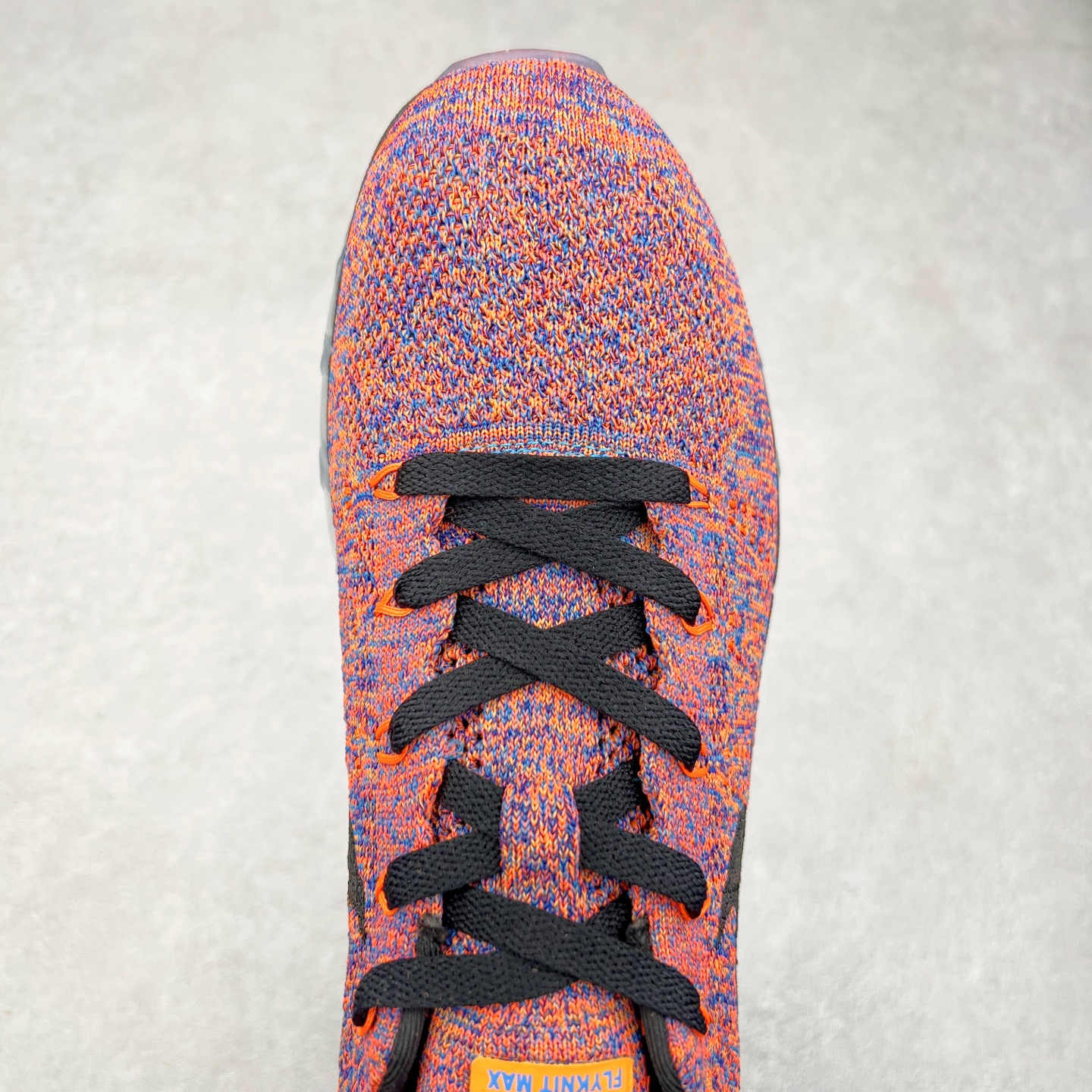 图片[4]-＃纯原 NK Air Max Flyknit 2014 舒适百搭减震耐磨低帮休闲跑步鞋 620469-404 使用备受欢迎的创新FLYKNIT鞋面 一体成形无缝设计将良好的透气性、柔韧性及支撑性完美结合于一身 结合飞线（FLYWIRE）科技 大幅减轻鞋身重量同时 更能根据步态实时调整鞋面的贴合度 如第二层皮肤般轻盈包裹双脚 高性能的缓震性能可将外部冲击力减至最低 让热爱驰骋的你得到可靠的保护 抓地力半透明橡胶外底结合升级版华夫格外底纹路 保证高磨区的耐久性同时更能带给双脚持久稳定的抓地力 无论是路跑或赛道跑 都能为你造就强大功能支持 实拍调校N版已经零色差零失真 百分百还原实物色彩所见即所得 不存在货不对板色差等低级问题 选购参考实物拍摄 不混卖不参货 只用心做好货严格选品 承诺混一赔十 尺码：35.5 36 36.5 37.5 38 38.5 39 40 40.5 41 42 42.5 43 44 44.5 45 46 46.5-选品中心