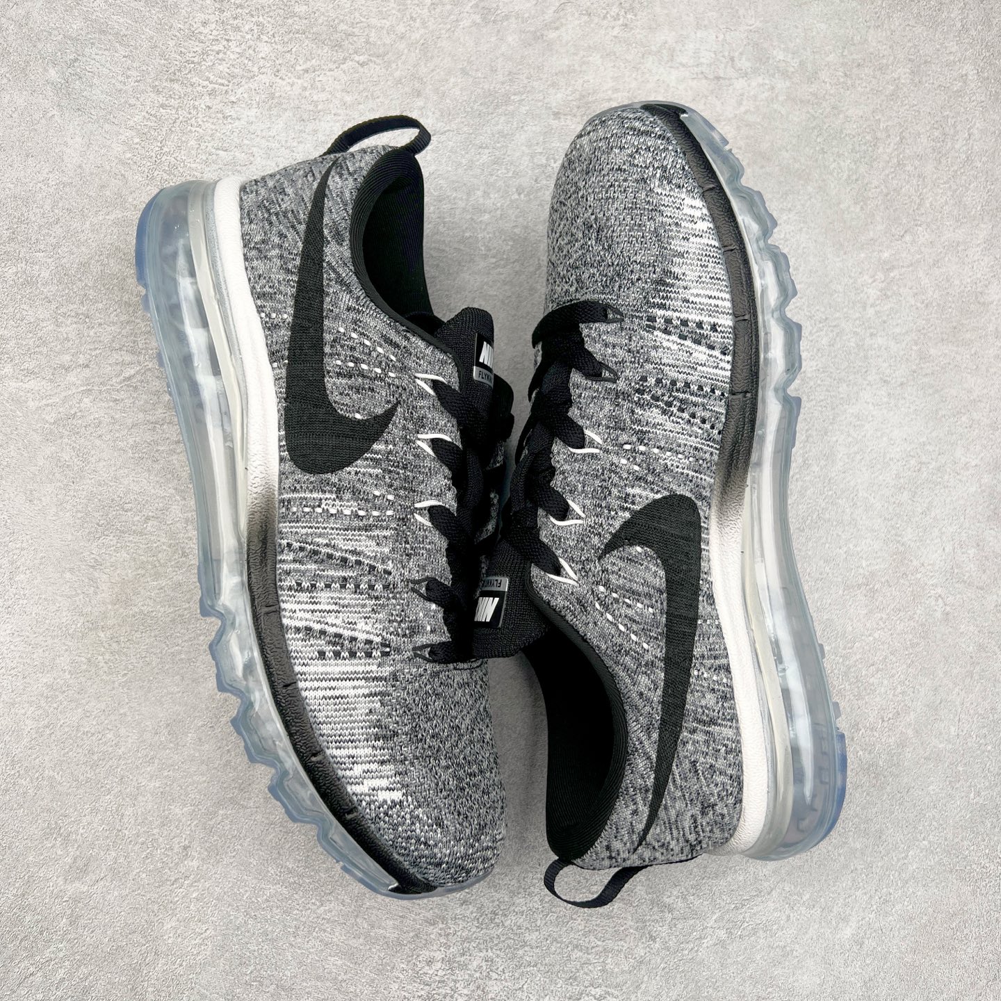 图片[3]-＃纯原 NK Air Max Flyknit 2014 舒适百搭减震耐磨低帮休闲跑步鞋 620469-102 使用备受欢迎的创新FLYKNIT鞋面 一体成形无缝设计将良好的透气性、柔韧性及支撑性完美结合于一身 结合飞线（FLYWIRE）科技 大幅减轻鞋身重量同时 更能根据步态实时调整鞋面的贴合度 如第二层皮肤般轻盈包裹双脚 高性能的缓震性能可将外部冲击力减至最低 让热爱驰骋的你得到可靠的保护 抓地力半透明橡胶外底结合升级版华夫格外底纹路 保证高磨区的耐久性同时更能带给双脚持久稳定的抓地力 无论是路跑或赛道跑 都能为你造就强大功能支持 实拍调校N版已经零色差零失真 百分百还原实物色彩所见即所得 不存在货不对板色差等低级问题 选购参考实物拍摄 不混卖不参货 只用心做好货严格选品 承诺混一赔十 尺码：35.5 36 36.5 37.5 38 38.5 39 40 40.5 41 42 42.5 43 44 44.5 45 46 46.5-选品中心