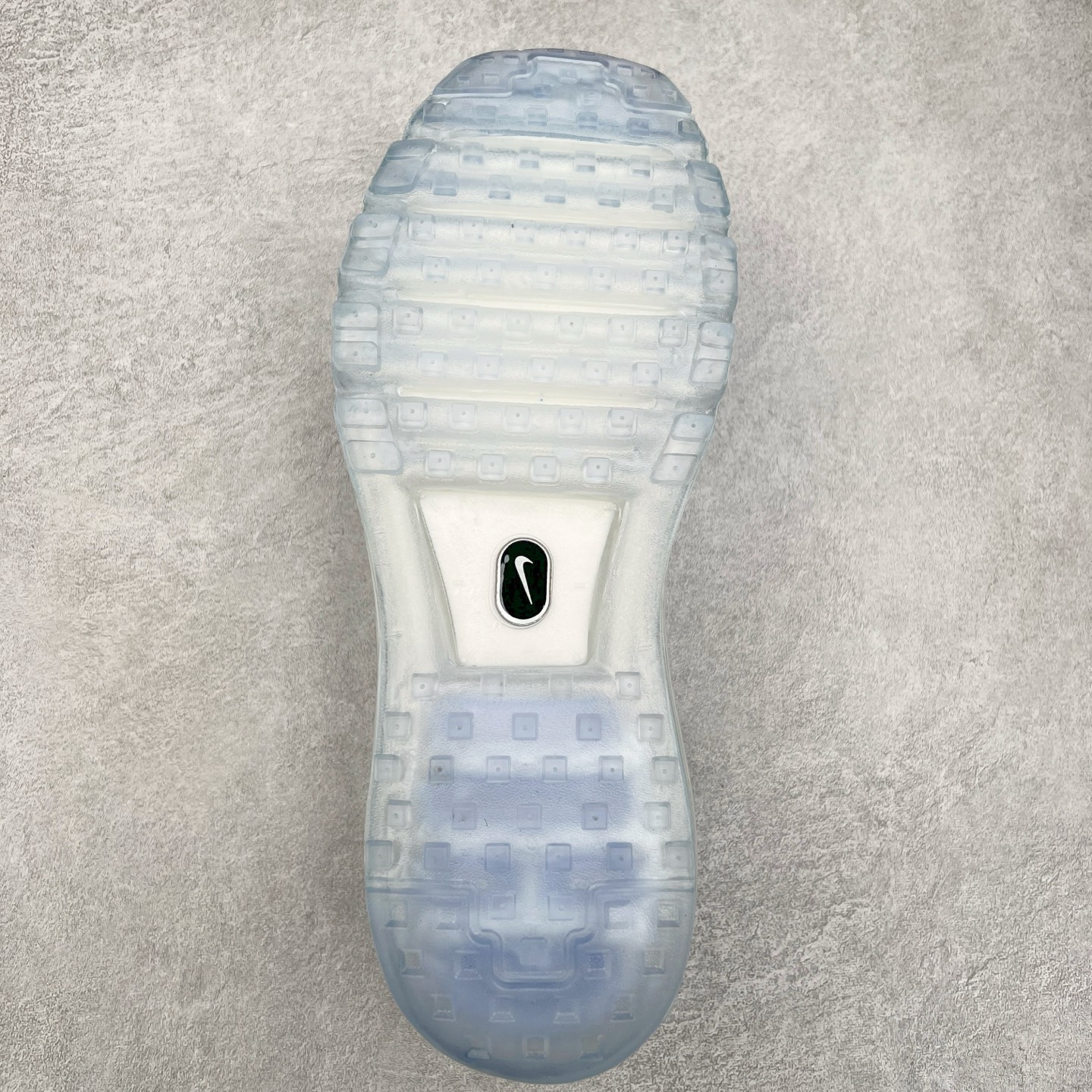 图片[9]-＃纯原 NK Air Max Flyknit 2014 舒适百搭减震耐磨低帮休闲跑步鞋 620469-102 使用备受欢迎的创新FLYKNIT鞋面 一体成形无缝设计将良好的透气性、柔韧性及支撑性完美结合于一身 结合飞线（FLYWIRE）科技 大幅减轻鞋身重量同时 更能根据步态实时调整鞋面的贴合度 如第二层皮肤般轻盈包裹双脚 高性能的缓震性能可将外部冲击力减至最低 让热爱驰骋的你得到可靠的保护 抓地力半透明橡胶外底结合升级版华夫格外底纹路 保证高磨区的耐久性同时更能带给双脚持久稳定的抓地力 无论是路跑或赛道跑 都能为你造就强大功能支持 实拍调校N版已经零色差零失真 百分百还原实物色彩所见即所得 不存在货不对板色差等低级问题 选购参考实物拍摄 不混卖不参货 只用心做好货严格选品 承诺混一赔十 尺码：35.5 36 36.5 37.5 38 38.5 39 40 40.5 41 42 42.5 43 44 44.5 45 46 46.5-选品中心