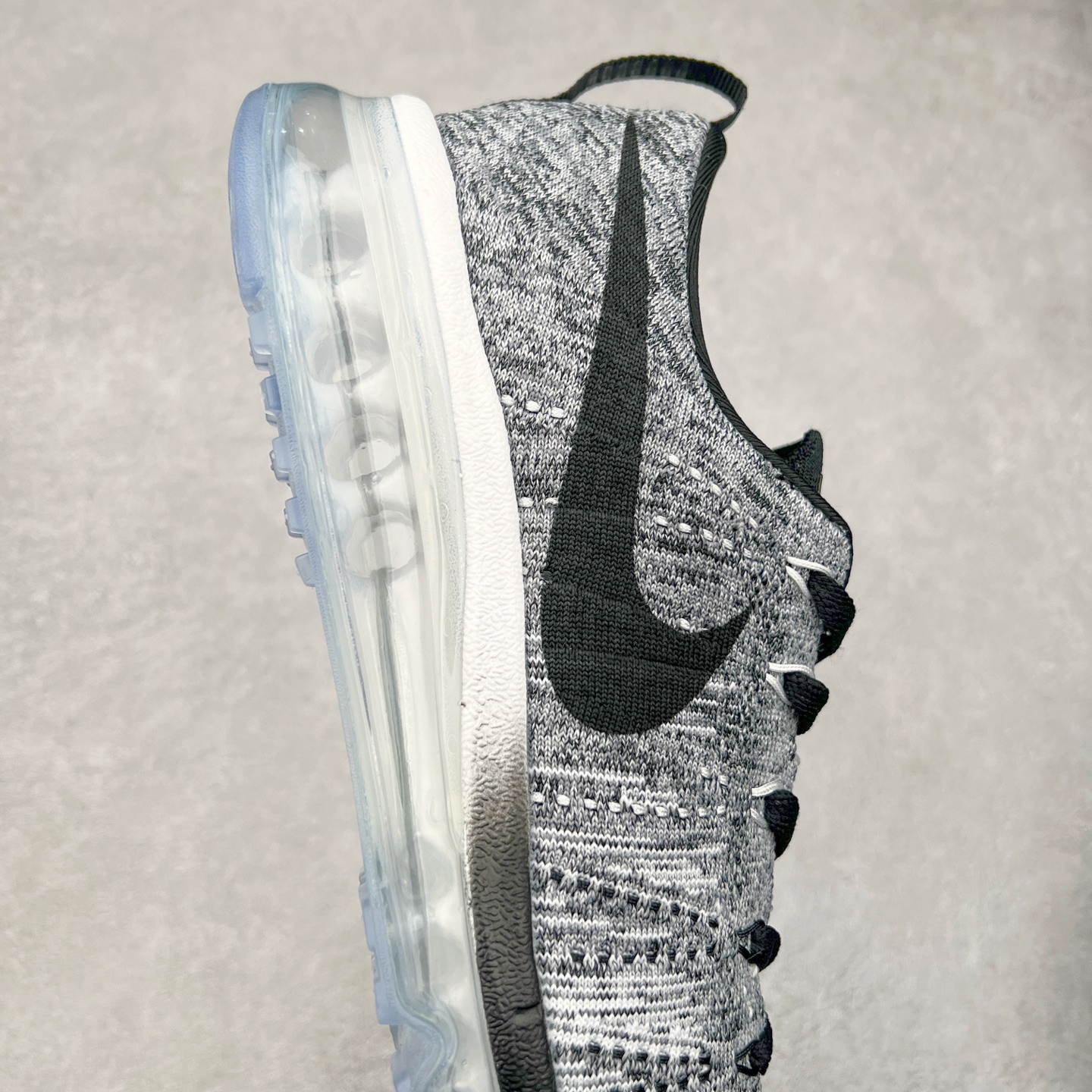 图片[6]-＃纯原 NK Air Max Flyknit 2014 舒适百搭减震耐磨低帮休闲跑步鞋 620469-102 使用备受欢迎的创新FLYKNIT鞋面 一体成形无缝设计将良好的透气性、柔韧性及支撑性完美结合于一身 结合飞线（FLYWIRE）科技 大幅减轻鞋身重量同时 更能根据步态实时调整鞋面的贴合度 如第二层皮肤般轻盈包裹双脚 高性能的缓震性能可将外部冲击力减至最低 让热爱驰骋的你得到可靠的保护 抓地力半透明橡胶外底结合升级版华夫格外底纹路 保证高磨区的耐久性同时更能带给双脚持久稳定的抓地力 无论是路跑或赛道跑 都能为你造就强大功能支持 实拍调校N版已经零色差零失真 百分百还原实物色彩所见即所得 不存在货不对板色差等低级问题 选购参考实物拍摄 不混卖不参货 只用心做好货严格选品 承诺混一赔十 尺码：35.5 36 36.5 37.5 38 38.5 39 40 40.5 41 42 42.5 43 44 44.5 45 46 46.5-选品中心