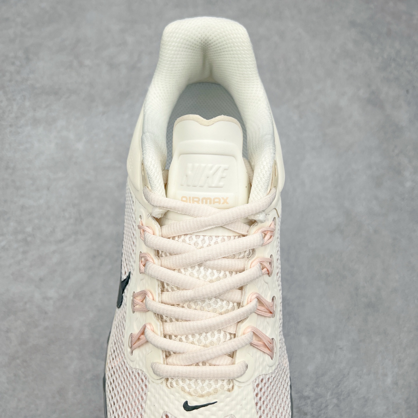 图片[5]-＃纯原 NK Air Max 2013 经典舒适时尚耐磨透气低帮气垫跑步鞋 HF3660-100 携时尚设计闪亮回归 出众有型 采用网眼布细节和运动风无缝覆面 助你保持清爽感受 塑就焕新造型 经典 Flywire 设计搭配经典全掌型 Max Air 缓震配置 缔造出众舒适感和支撑效果实拍调校N版已经零色差零失真 百分百还原实物色彩所见即所得 不存在货不对板色差等低级问题 选购参考实物拍摄 不混卖不参货 只用心做好货严格选品 承诺混一赔十 尺码：35.5 36 36.5 37.5 38 38.5 39 40 40.5 41 42 42.5 43 44 44.5 45 46 46.5-选品中心