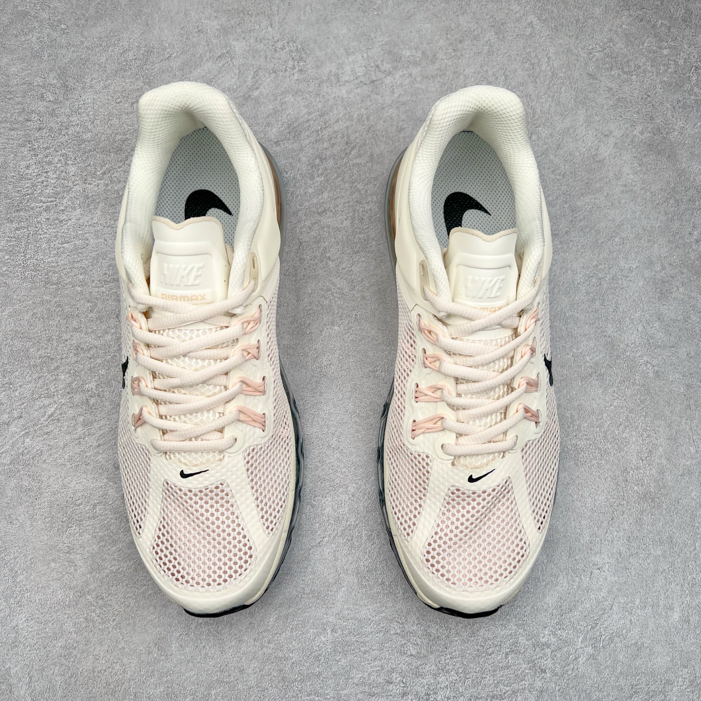 图片[2]-＃纯原 NK Air Max 2013 经典舒适时尚耐磨透气低帮气垫跑步鞋 HF3660-100 携时尚设计闪亮回归 出众有型 采用网眼布细节和运动风无缝覆面 助你保持清爽感受 塑就焕新造型 经典 Flywire 设计搭配经典全掌型 Max Air 缓震配置 缔造出众舒适感和支撑效果实拍调校N版已经零色差零失真 百分百还原实物色彩所见即所得 不存在货不对板色差等低级问题 选购参考实物拍摄 不混卖不参货 只用心做好货严格选品 承诺混一赔十 尺码：35.5 36 36.5 37.5 38 38.5 39 40 40.5 41 42 42.5 43 44 44.5 45 46 46.5-选品中心