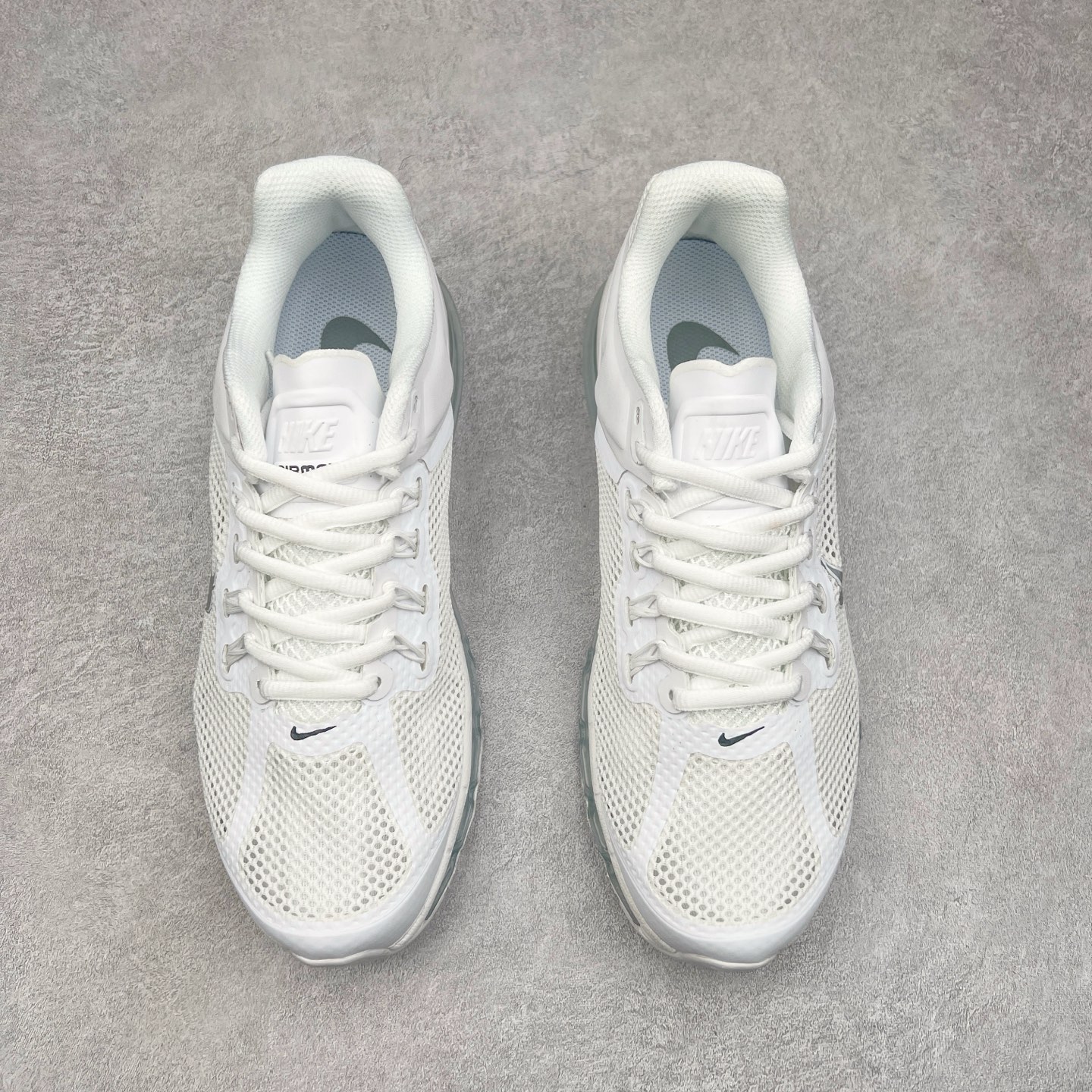 图片[2]-＃纯原 NK Air Max 2013 经典舒适时尚耐磨透气低帮气垫跑步鞋 HJ4884-100 携时尚设计闪亮回归 出众有型 采用网眼布细节和运动风无缝覆面 助你保持清爽感受 塑就焕新造型 经典 Flywire 设计搭配经典全掌型 Max Air 缓震配置 缔造出众舒适感和支撑效果实拍调校N版已经零色差零失真 百分百还原实物色彩所见即所得 不存在货不对板色差等低级问题 选购参考实物拍摄 不混卖不参货 只用心做好货严格选品 承诺混一赔十 尺码：35.5 36 36.5 37.5 38 38.5 39 40 40.5 41 42 42.5 43 44 44.5 45 46 46.5-选品中心