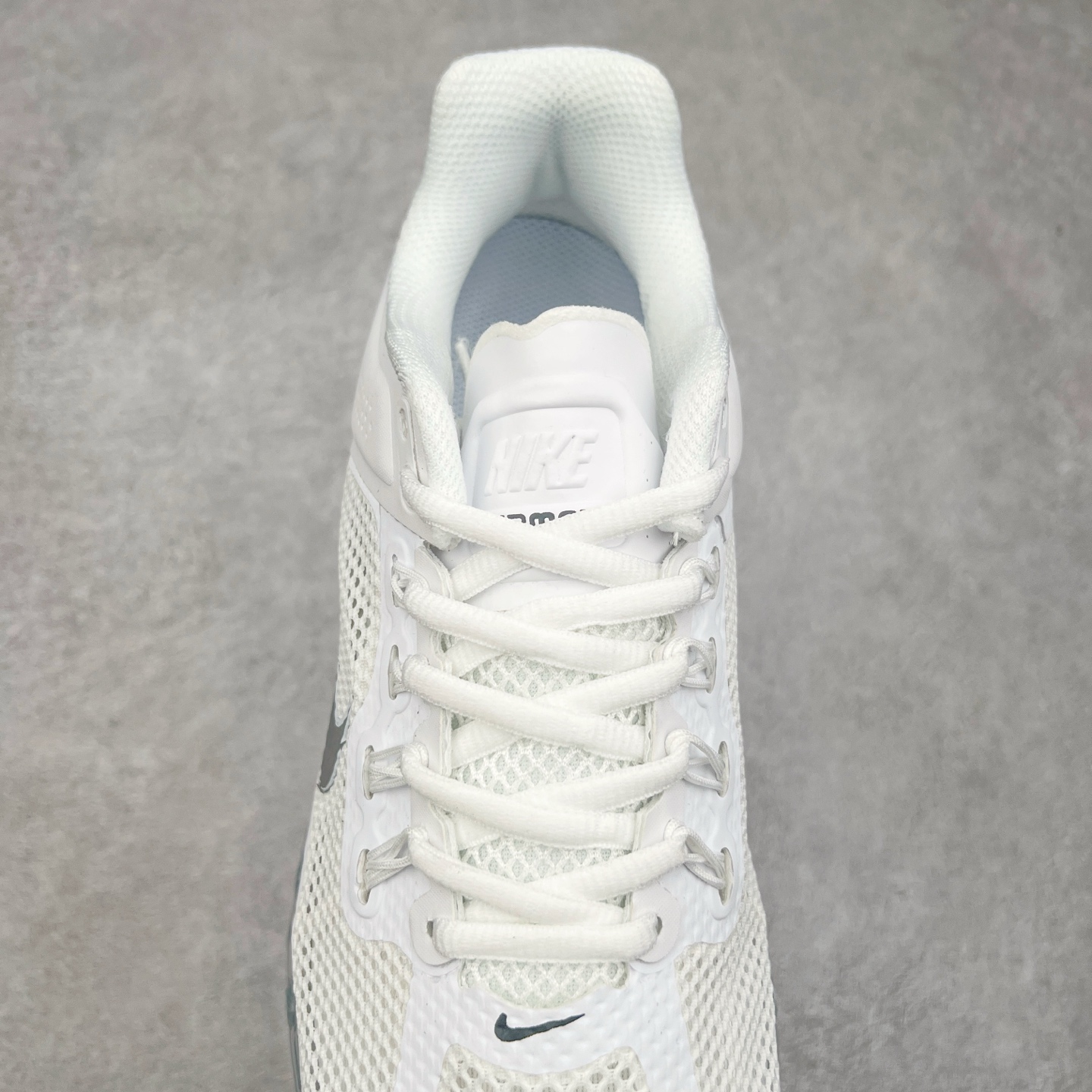 图片[5]-＃纯原 NK Air Max 2013 经典舒适时尚耐磨透气低帮气垫跑步鞋 HJ4884-100 携时尚设计闪亮回归 出众有型 采用网眼布细节和运动风无缝覆面 助你保持清爽感受 塑就焕新造型 经典 Flywire 设计搭配经典全掌型 Max Air 缓震配置 缔造出众舒适感和支撑效果实拍调校N版已经零色差零失真 百分百还原实物色彩所见即所得 不存在货不对板色差等低级问题 选购参考实物拍摄 不混卖不参货 只用心做好货严格选品 承诺混一赔十 尺码：35.5 36 36.5 37.5 38 38.5 39 40 40.5 41 42 42.5 43 44 44.5 45 46 46.5-选品中心