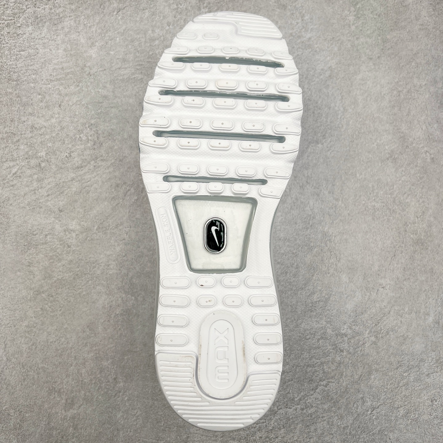 图片[9]-＃纯原 NK Air Max 2013 经典舒适时尚耐磨透气低帮气垫跑步鞋 HJ4884-100 携时尚设计闪亮回归 出众有型 采用网眼布细节和运动风无缝覆面 助你保持清爽感受 塑就焕新造型 经典 Flywire 设计搭配经典全掌型 Max Air 缓震配置 缔造出众舒适感和支撑效果实拍调校N版已经零色差零失真 百分百还原实物色彩所见即所得 不存在货不对板色差等低级问题 选购参考实物拍摄 不混卖不参货 只用心做好货严格选品 承诺混一赔十 尺码：35.5 36 36.5 37.5 38 38.5 39 40 40.5 41 42 42.5 43 44 44.5 45 46 46.5-选品中心