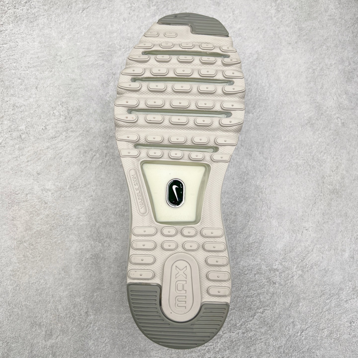 图片[9]-＃纯原 NK Air Max 2013 经典舒适时尚耐磨透气低帮气垫跑步鞋 FZ4140-025 携时尚设计闪亮回归 出众有型 采用网眼布细节和运动风无缝覆面 助你保持清爽感受 塑就焕新造型 经典 Flywire 设计搭配经典全掌型 Max Air 缓震配置 缔造出众舒适感和支撑效果实拍调校N版已经零色差零失真 百分百还原实物色彩所见即所得 不存在货不对板色差等低级问题 选购参考实物拍摄 不混卖不参货 只用心做好货严格选品 承诺混一赔十 尺码：35.5 36 36.5 37.5 38 38.5 39 40 40.5 41 42 42.5 43 44 44.5 45 46 46.5-选品中心