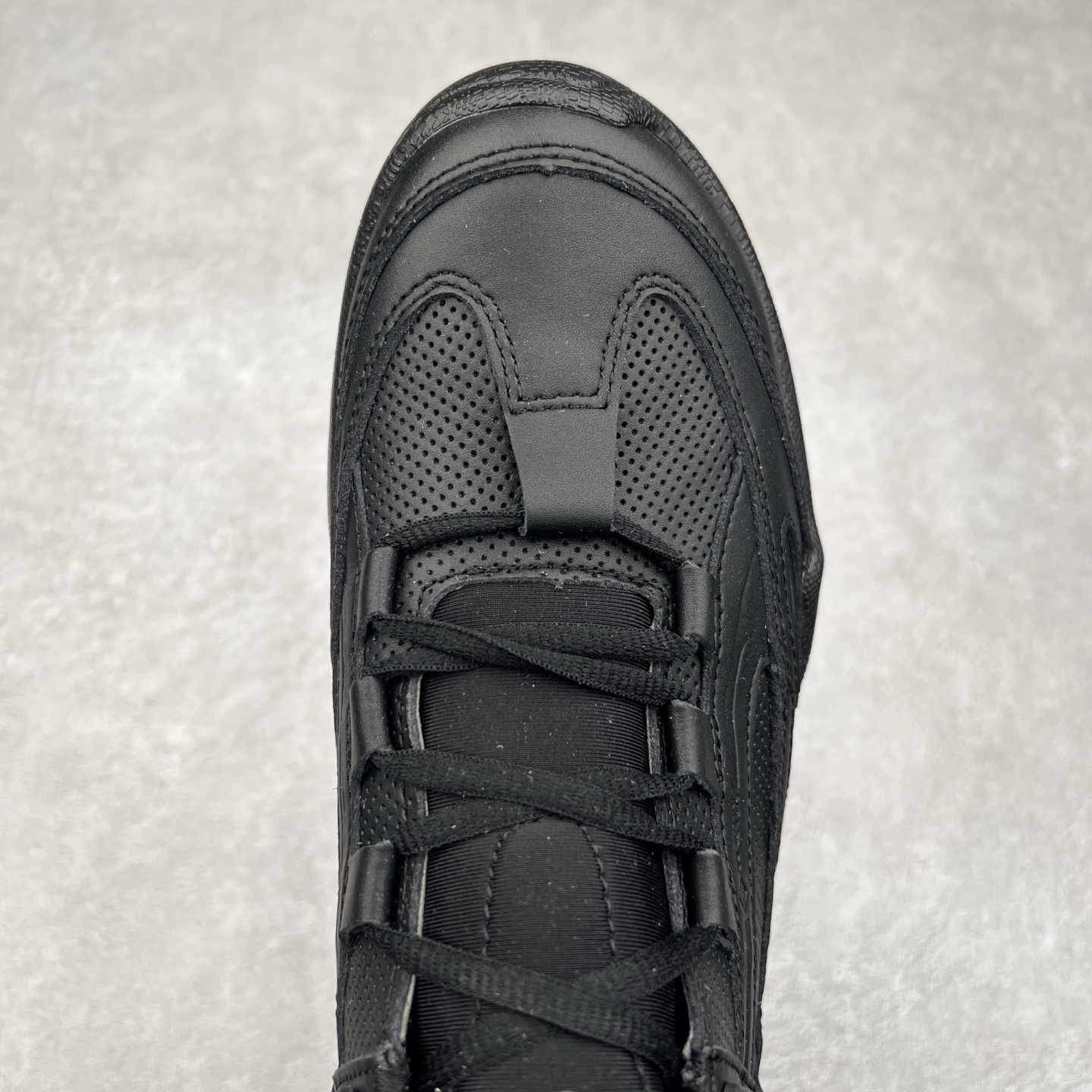 图片[4]-ECCO爱步男款运动鞋 真皮透气休闲防滑跑步鞋 健步BIOMC大经典 直接注塑工艺 稳固舒适 强效缓震与能量回弹 增加运动时的稳定与舒适 牛皮鞋面，纹理自然，柔韧耐穿 PU中底，带来轻盈舒适的上脚感受 橡胶大底，抓地力强，具有良好的耐磨性 都市探索 步履悠然 尺码：39 40 41 42 43 44（ 正常码）-选品中心