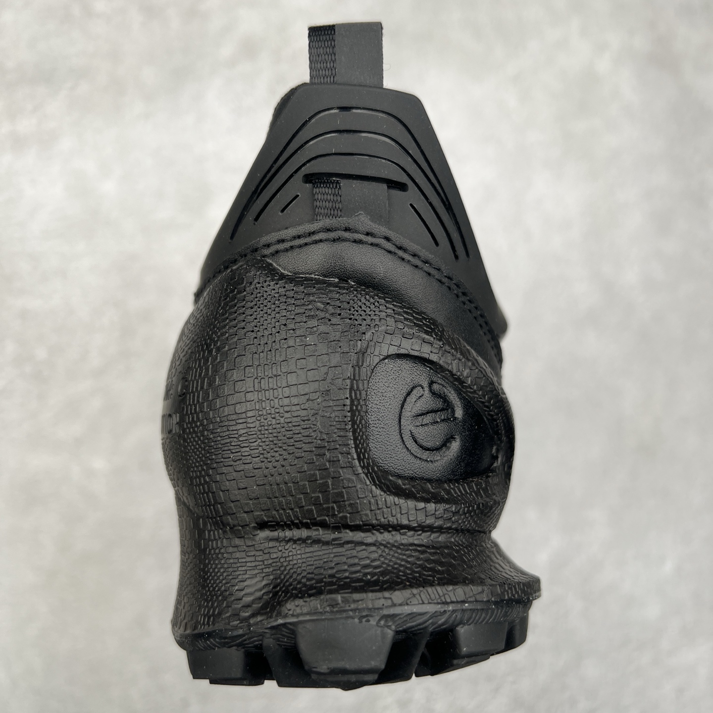 图片[8]-ECCO爱步男款运动鞋 真皮透气休闲防滑跑步鞋 健步BIOMC大经典 直接注塑工艺 稳固舒适 强效缓震与能量回弹 增加运动时的稳定与舒适 牛皮鞋面，纹理自然，柔韧耐穿 PU中底，带来轻盈舒适的上脚感受 橡胶大底，抓地力强，具有良好的耐磨性 都市探索 步履悠然 尺码：39 40 41 42 43 44（ 正常码）-选品中心