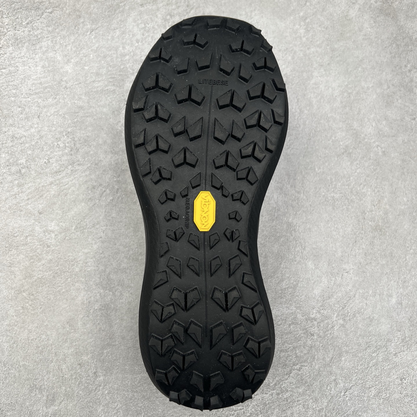 图片[9]-＃HP Arcteryx SYLAN 始祖鸟户外防水透气低帮徒步登山鞋 Arcteryx中文名始祖鸟 加拿大户外服饰品牌 1989年创立于加拿大温哥华 始祖鸟来自加拿大海岸山脉 植根高山的专业户外品牌 始终秉承对精湛设计和工艺孜孜以求的准则 从1989年创立至今 Arcteryx始终不断在产品设计与做工上不惜工本 以满足始祖鸟的标准 品质、设计以及精简的理念造就了其良好的性能 并能满足严苛环境下的使用需求 尺码：39 40 41 42 43 44 45-选品中心