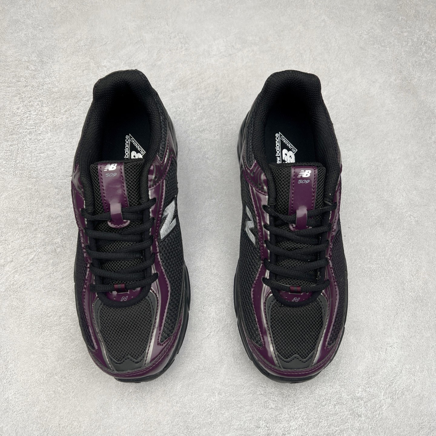 图片[2]-New Balance 推出了全新鞋款。这次复刻的 U509 是基于他们经典档案中的 NB509 跑鞋，赋予其全新的现代设计。虽然保留了原有的轮廓，但也根据当下潮流做了升级调整。相比之前的 509，新款 U509 的轮廓变得更加利落，侧面的皮革细节也增强了运动感。此外，鞋面采用了更大孔的网眼材质，让整体设计看起来更加潮流、时尚。实拍调校N版已经零色差零失真 百分百还原实物色彩所见即所得 不存在货不对板色差等低级问题 选购参考实物拍摄 不混卖不参货 只用心做好货严格选品 承诺混一赔十 尺码：36 36.5 37.5 38 38.5 39 40 40.5 41 42 42.5 43 44 44.5 45-选品中心