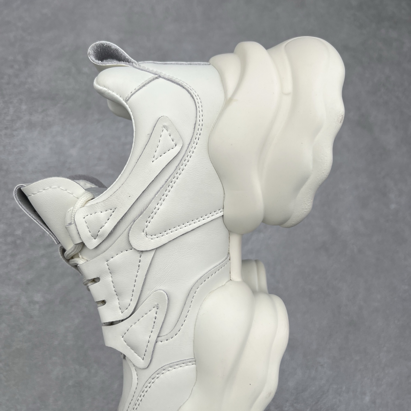 图片[7]-GG-CC Chunky Low白鹿同款独星球 2024新款GGCC低帮复古厚底增高老爹鞋 时髦look轻松定格 不费力展现率性氛围 原版正确大底 高档银盒 酷帅机能风不规则设计大底 8CM 增高厚底 大长腿既视感轻松拿捏 货号：G24X9833 尺码：35 36 37 38 39 40-选品中心