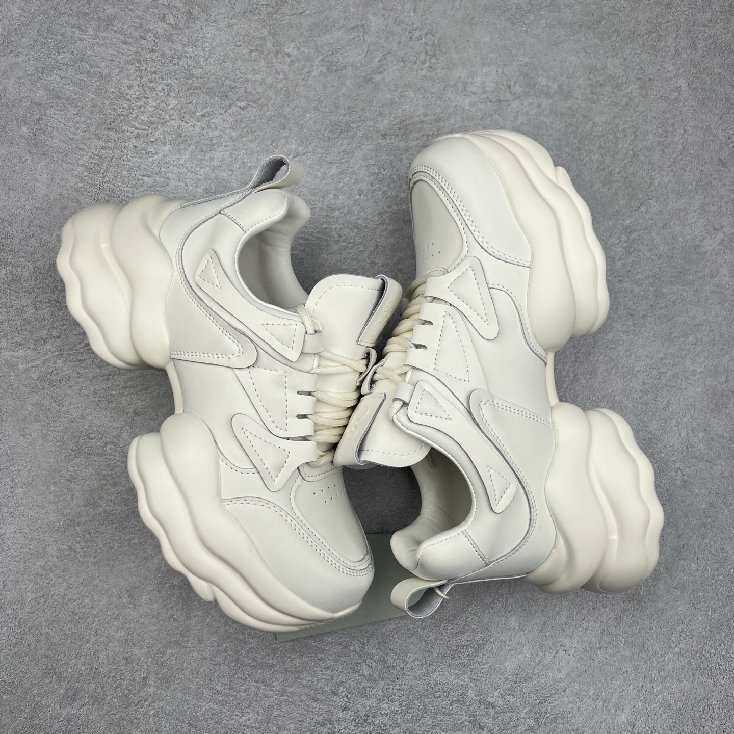 图片[3]-GG-CC Chunky Low白鹿同款独星球 2024新款GGCC低帮复古厚底增高老爹鞋 时髦look轻松定格 不费力展现率性氛围 原版正确大底 高档银盒 酷帅机能风不规则设计大底 8CM 增高厚底 大长腿既视感轻松拿捏 货号：G24X9833 尺码：35 36 37 38 39 40-选品中心