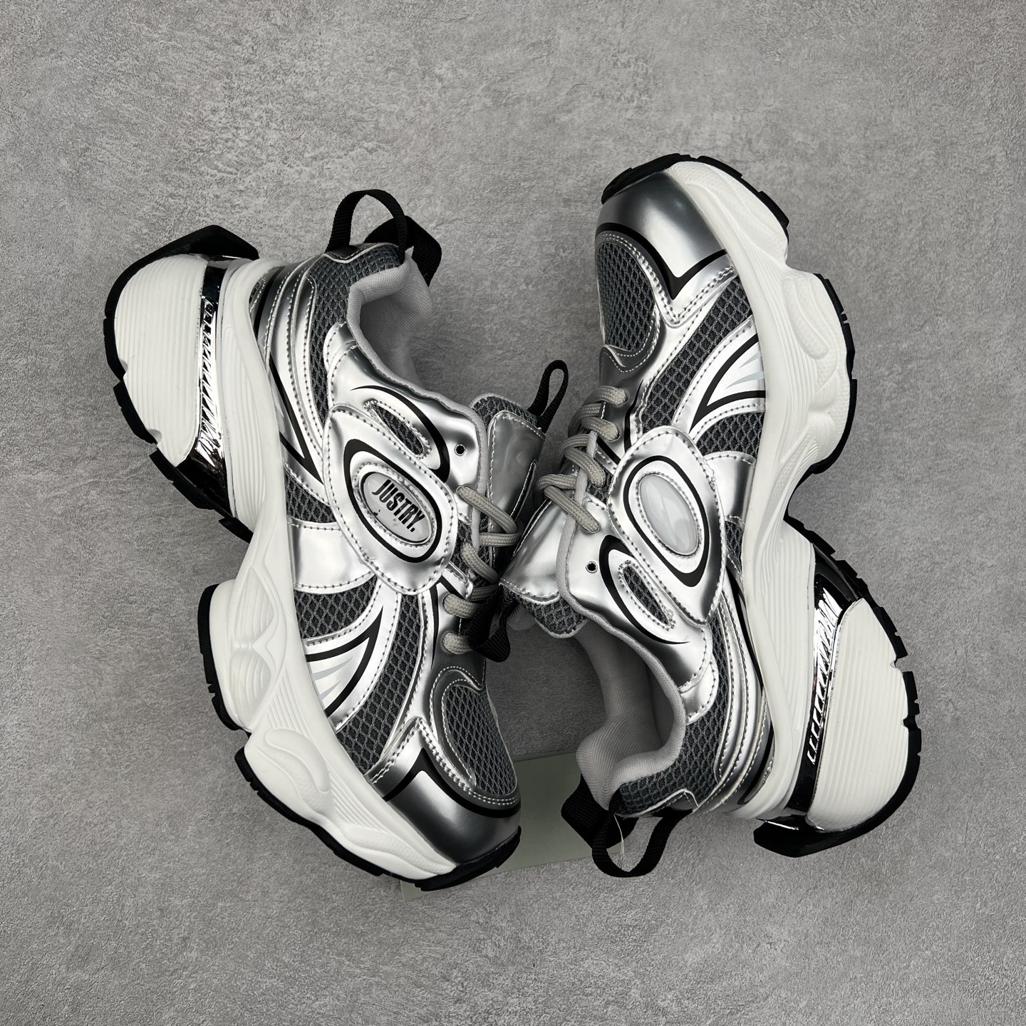 图片[3]-GG-CC Chunky Low白鹿同款独星球 2024新款GGCC低帮复古厚底增高老爹鞋 时髦look轻松定格 不费力展现率性氛围 原版正确大底 高档银盒 酷帅机能风不规则设计大底 8CM 增高厚底 大长腿既视感轻松拿捏 货号：G24X9833 尺码：35 36 37 38 39 40-选品中心