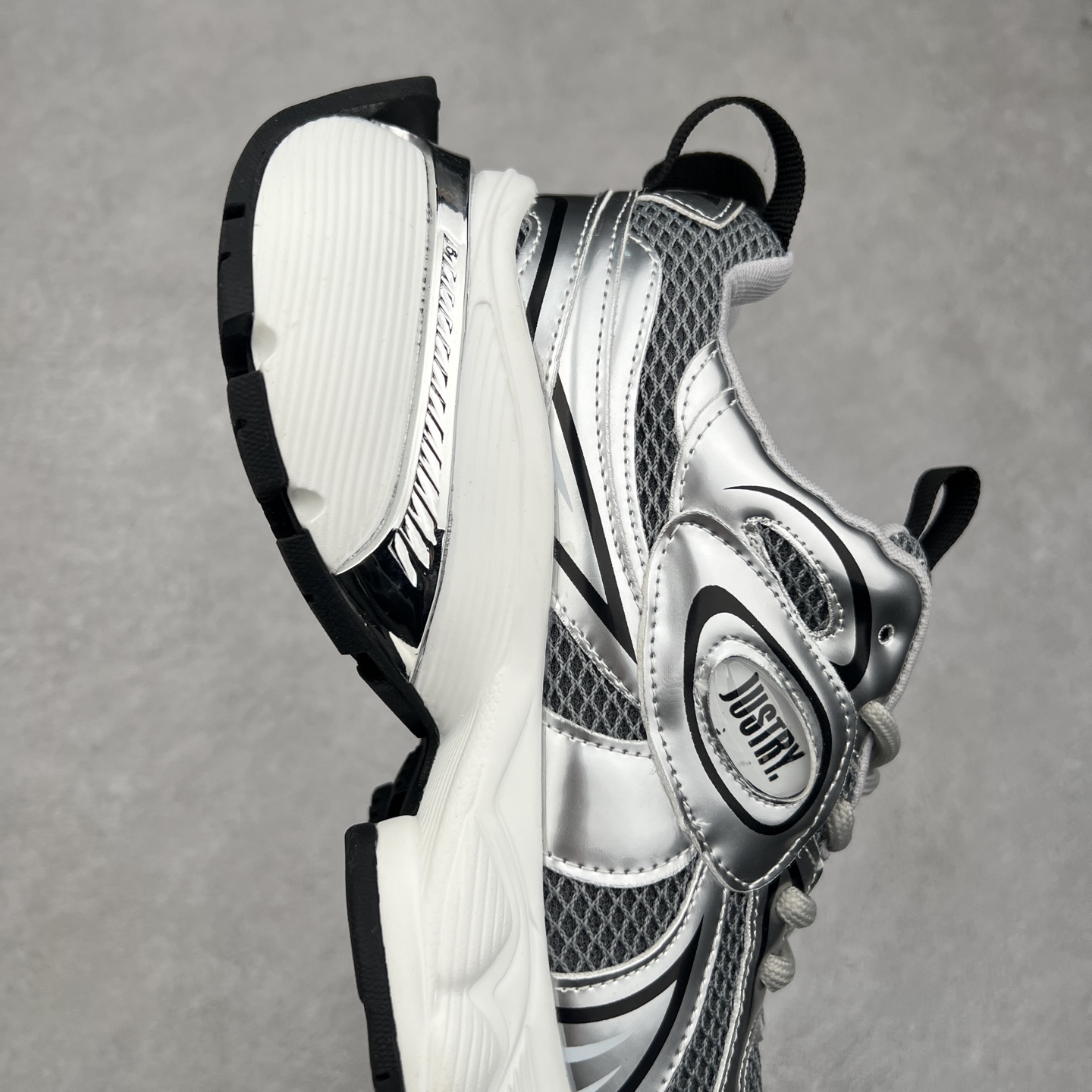 图片[6]-GG-CC Chunky Low白鹿同款独星球 2024新款GGCC低帮复古厚底增高老爹鞋 时髦look轻松定格 不费力展现率性氛围 原版正确大底 高档银盒 酷帅机能风不规则设计大底 8CM 增高厚底 大长腿既视感轻松拿捏 货号：G24X9833 尺码：35 36 37 38 39 40-选品中心