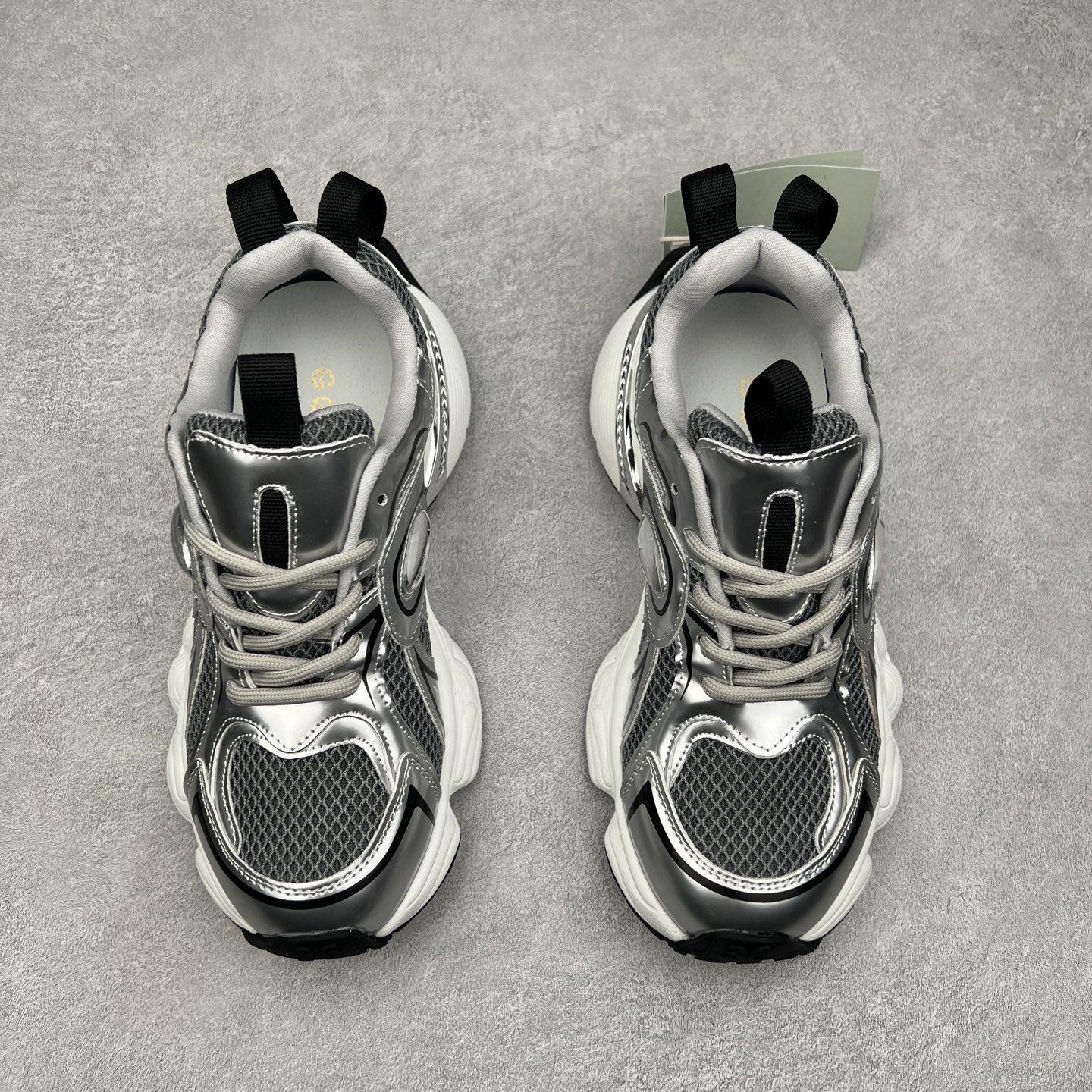 图片[2]-GG-CC Chunky Low白鹿同款独星球 2024新款GGCC低帮复古厚底增高老爹鞋 时髦look轻松定格 不费力展现率性氛围 原版正确大底 高档银盒 酷帅机能风不规则设计大底 8CM 增高厚底 大长腿既视感轻松拿捏 货号：G24X9833 尺码：35 36 37 38 39 40-选品中心