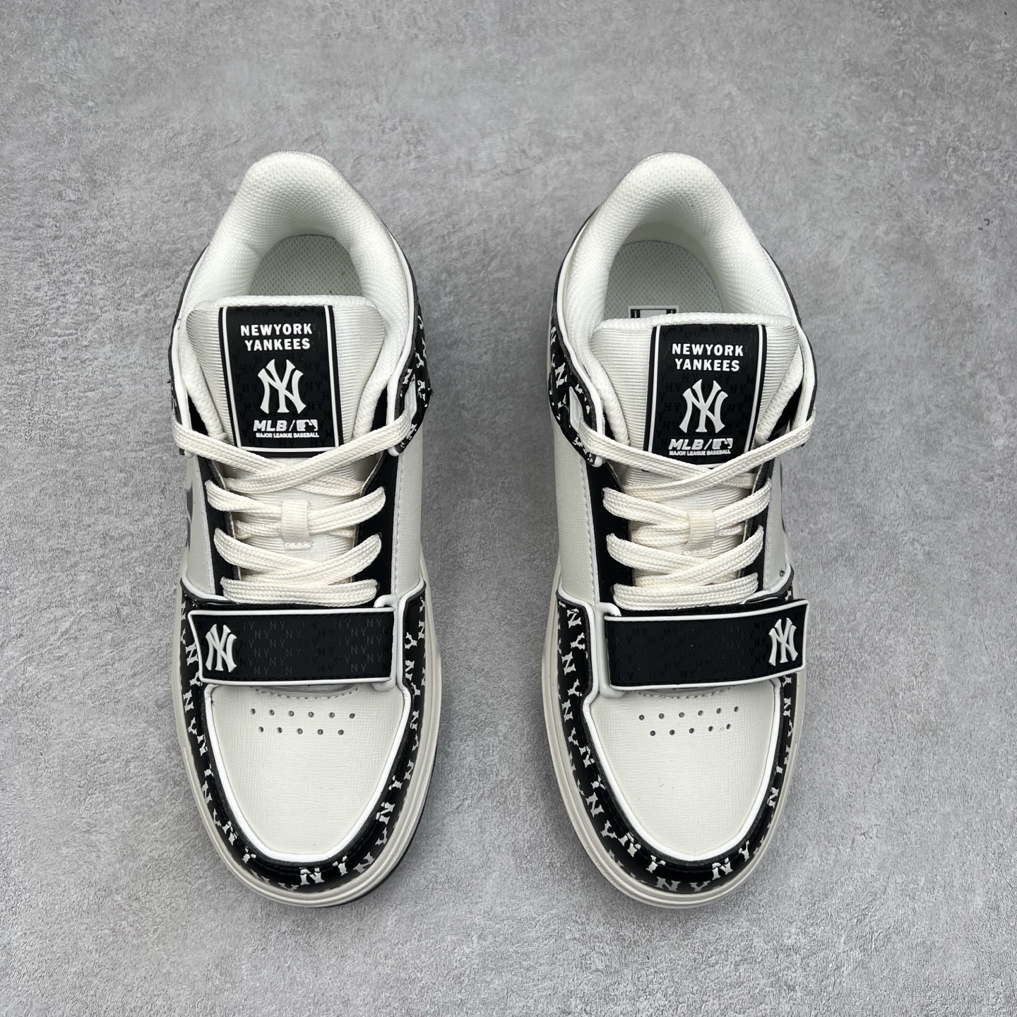 图片[2]-＃DT MLB Chunky Liner Basic 复古印花学长鞋系列低帮轻量增高厚底百搭休闲运动慢跑鞋板鞋 Korea韩国联名NY美国榄球纽约洋基队限定 目前可过轻松秒过各类鉴定 能操作的私聊 韩国代购专供 左脚内置NFC感应 区别市面贴纸假芯片 MLB专用菱形双针中底布 重点细节中底布带注胶孔 原厂NFC感应吊牌 支持鉴定 一个两位数 原盒原标 全套原楦原纸板原厂数据开发 中韩文保养标贴 绿色防霉片 平台代购专供 独家一比一RB+MD组合大底 高频后跟小人Logo精准对位立体饱满 正确网布加超迁鞋面 转印中底走线紧密 转印Logo工艺表层防刮不掉色 尺码：35 36 36.5 37.5 38 38.5 39 40 40.5 41 42 42.5 43 44 44.5 45-选品中心