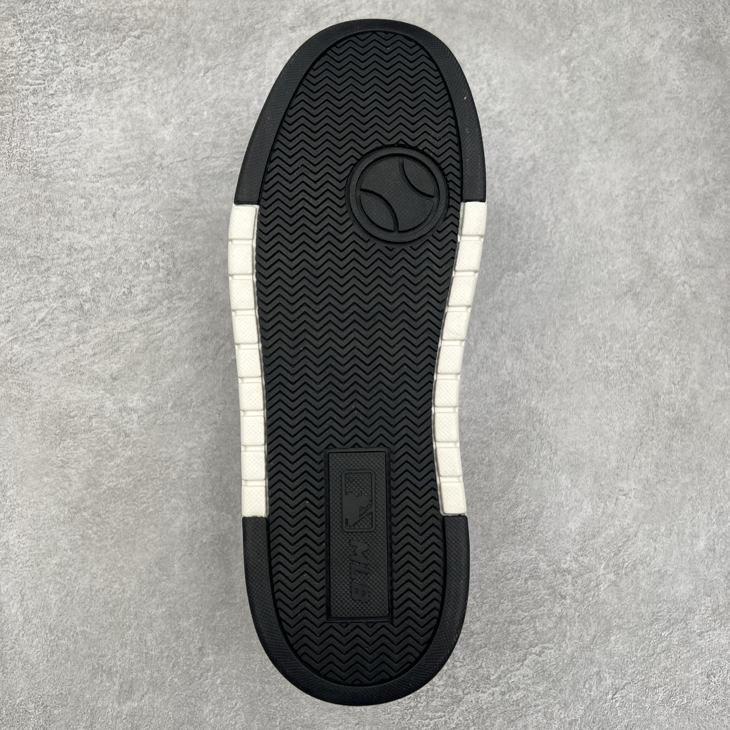 图片[9]-＃DT MLB Chunky Liner Basic 复古印花学长鞋系列低帮轻量增高厚底百搭休闲运动慢跑鞋板鞋 Korea韩国联名NY美国榄球纽约洋基队限定 目前可过轻松秒过各类鉴定 能操作的私聊 韩国代购专供 左脚内置NFC感应 区别市面贴纸假芯片 MLB专用菱形双针中底布 重点细节中底布带注胶孔 原厂NFC感应吊牌 支持鉴定 一个两位数 原盒原标 全套原楦原纸板原厂数据开发 中韩文保养标贴 绿色防霉片 平台代购专供 独家一比一RB+MD组合大底 高频后跟小人Logo精准对位立体饱满 正确网布加超迁鞋面 转印中底走线紧密 转印Logo工艺表层防刮不掉色 尺码：35 36 36.5 37.5 38 38.5 39 40 40.5 41 42 42.5 43 44 44.5 45-选品中心