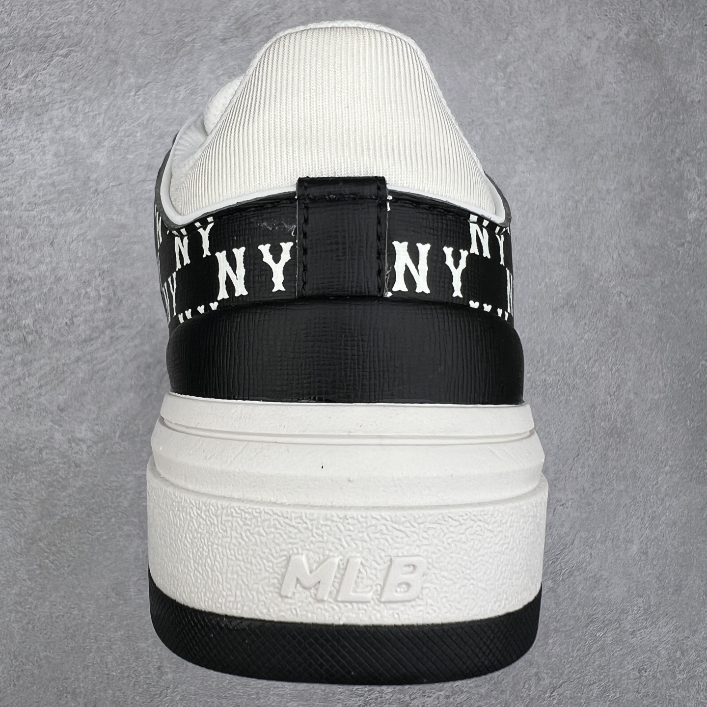 图片[8]-＃DT MLB Chunky Liner Basic 复古印花学长鞋系列低帮轻量增高厚底百搭休闲运动慢跑鞋板鞋 Korea韩国联名NY美国榄球纽约洋基队限定 目前可过轻松秒过各类鉴定 能操作的私聊 韩国代购专供 左脚内置NFC感应 区别市面贴纸假芯片 MLB专用菱形双针中底布 重点细节中底布带注胶孔 原厂NFC感应吊牌 支持鉴定 一个两位数 原盒原标 全套原楦原纸板原厂数据开发 中韩文保养标贴 绿色防霉片 平台代购专供 独家一比一RB+MD组合大底 高频后跟小人Logo精准对位立体饱满 正确网布加超迁鞋面 转印中底走线紧密 转印Logo工艺表层防刮不掉色 尺码：35 36 36.5 37.5 38 38.5 39 40 40.5 41 42 42.5 43 44 44.5 45-选品中心