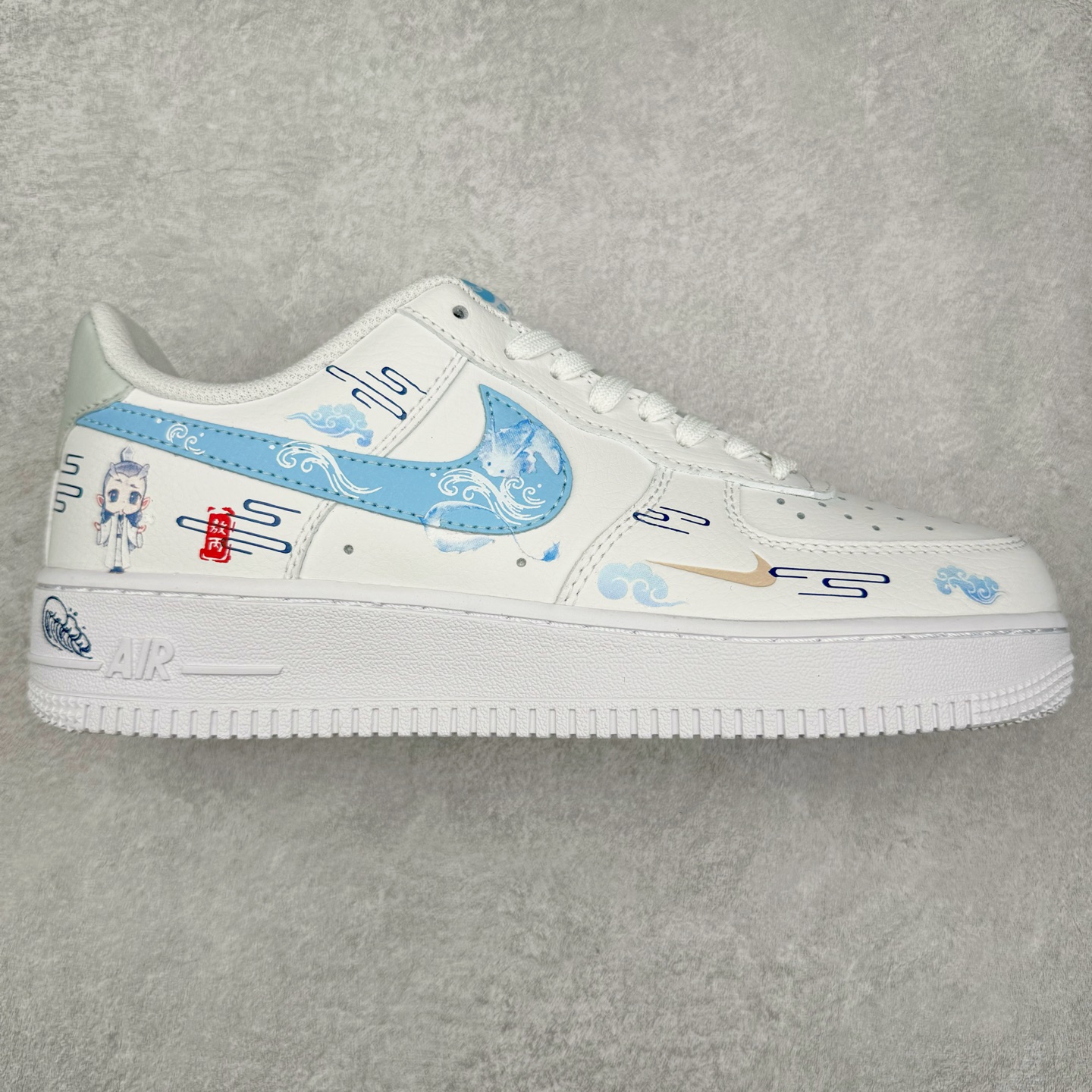 NK Air Force 1´07 Low 空军一号低帮百搭休闲运动板鞋 HF0022-010 柔软、弹性十足的缓震性能和出色的中底设计 横跨复古与现代的外型结合 造就出风靡全球 三十多年的Force 1 直到今天还深受青睐 实拍调校N版已经零色差零失真 百分百还原实物色彩所见即所得 不存在货不对板色差等低级问题 选购参考实物拍摄 不混卖不参货 只用心做好货严格选品 承诺混一赔十 尺码：36 36.5 37.5 38 38.5 39 40 40.5 41 42 42.5 43 44 44.5 45 46-选品中心