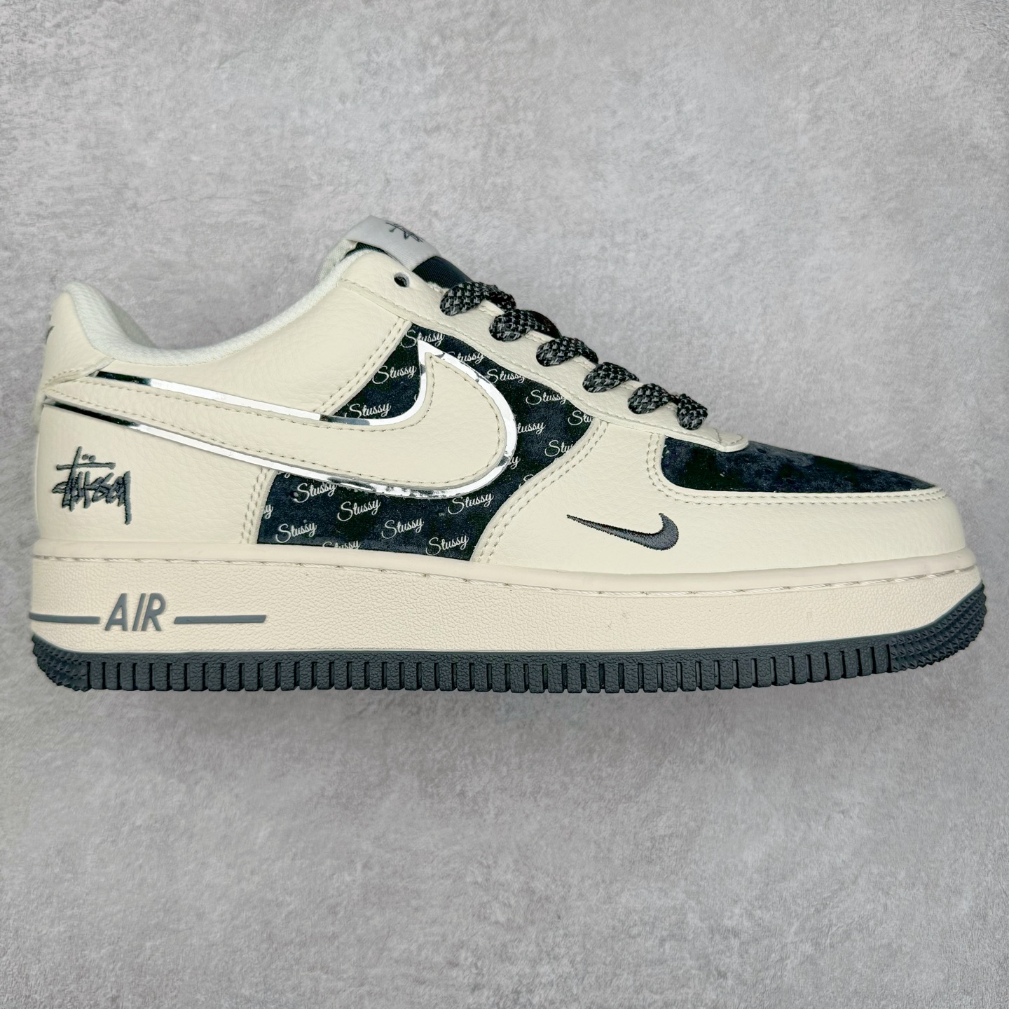 NK Air Force 1´07 Low 空军一号低帮百搭休闲运动板鞋 XZ6188-726 柔软、弹性十足的缓震性能和出色的中底设计 横跨复古与现代的外型结合 造就出风靡全球 三十多年的Force 1 直到今天还深受青睐 实拍调校N版已经零色差零失真 百分百还原实物色彩所见即所得 不存在货不对板色差等低级问题 选购参考实物拍摄 不混卖不参货 只用心做好货严格选品 承诺混一赔十 尺码：36 36.5 37.5 38 38.5 39 40 40.5 41 42 42.5 43 44 44.5 45 46-选品中心