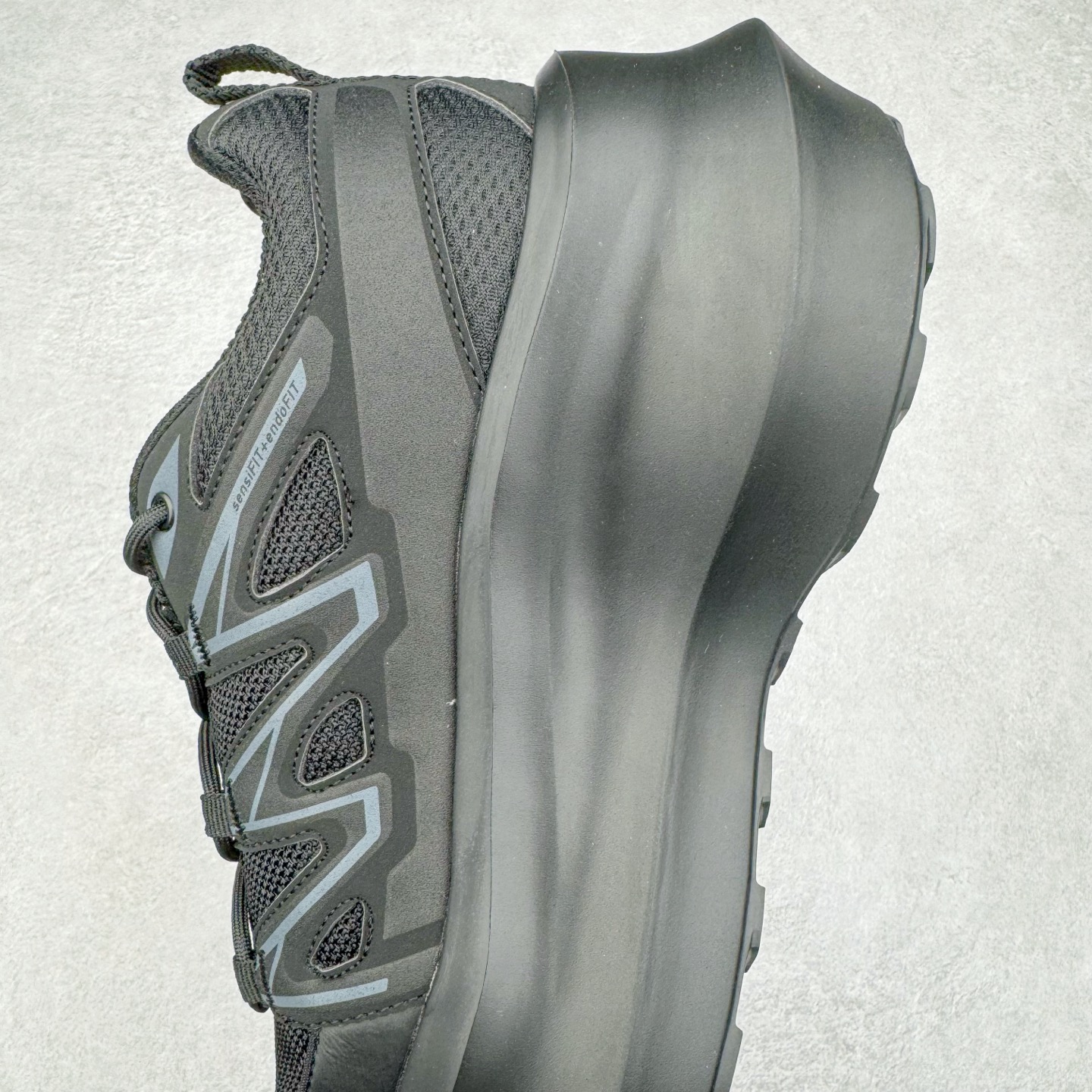 图片[7]-Comme des Garçons x SALOMON SR811 Leather Platform CDG联名萨洛蒙防滑耐磨低帮运动休闲鞋老爹鞋 纯原外贸平台特供订单 全套原纸板楦头开发 原厂特供网布配套加持 确保原汁原味 完美呈现版型 原档数据独家私模大底 原装Ortholite轻量化鞋垫 中底布带钢印编号 原厂TPU锁扣 进口港宝加持 后跟自然饱满 还原公司包裹性 穿着者可以轻松驾驭户外与通勤下的任何运动生活场景 无缝鞋身户外随意纵横 颜值与脚感兼备 出街通勤 绝对非常吸睛 你值得拥有 尺码：36 36.5 37.5 38 38.5 39 40-选品中心