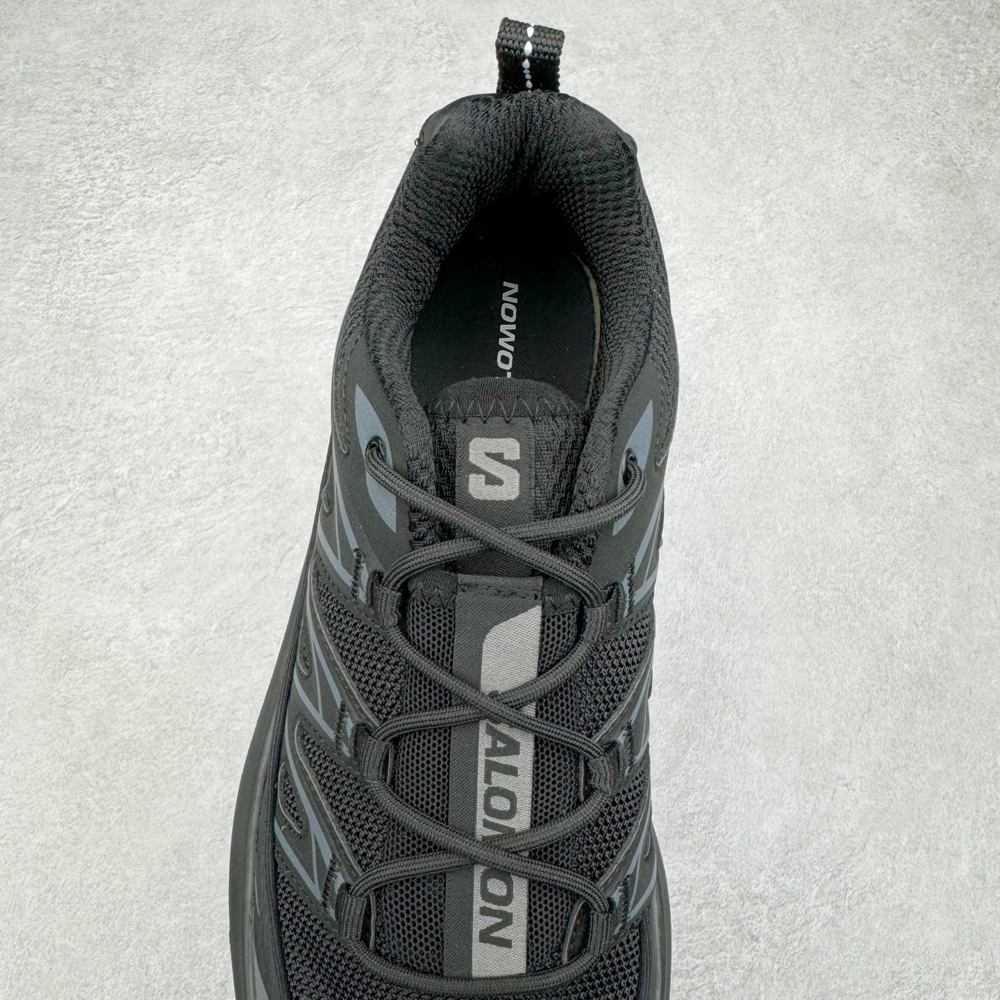 图片[5]-Comme des Garçons x SALOMON SR811 Leather Platform CDG联名萨洛蒙防滑耐磨低帮运动休闲鞋老爹鞋 纯原外贸平台特供订单 全套原纸板楦头开发 原厂特供网布配套加持 确保原汁原味 完美呈现版型 原档数据独家私模大底 原装Ortholite轻量化鞋垫 中底布带钢印编号 原厂TPU锁扣 进口港宝加持 后跟自然饱满 还原公司包裹性 穿着者可以轻松驾驭户外与通勤下的任何运动生活场景 无缝鞋身户外随意纵横 颜值与脚感兼备 出街通勤 绝对非常吸睛 你值得拥有 尺码：36 36.5 37.5 38 38.5 39 40-选品中心