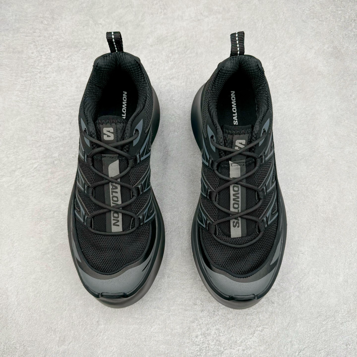 图片[2]-Comme des Garçons x SALOMON SR811 Leather Platform CDG联名萨洛蒙防滑耐磨低帮运动休闲鞋老爹鞋 纯原外贸平台特供订单 全套原纸板楦头开发 原厂特供网布配套加持 确保原汁原味 完美呈现版型 原档数据独家私模大底 原装Ortholite轻量化鞋垫 中底布带钢印编号 原厂TPU锁扣 进口港宝加持 后跟自然饱满 还原公司包裹性 穿着者可以轻松驾驭户外与通勤下的任何运动生活场景 无缝鞋身户外随意纵横 颜值与脚感兼备 出街通勤 绝对非常吸睛 你值得拥有 尺码：36 36.5 37.5 38 38.5 39 40-选品中心