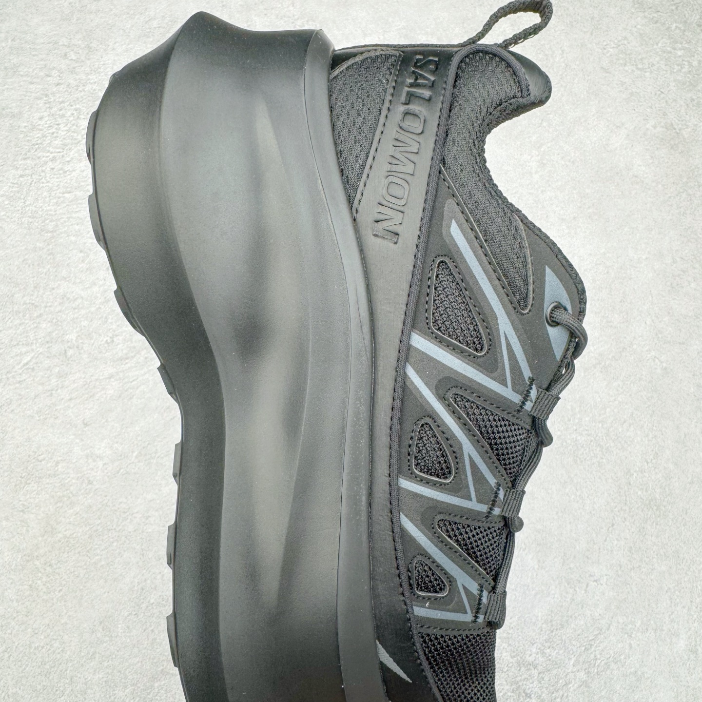 图片[6]-Comme des Garçons x SALOMON SR811 Leather Platform CDG联名萨洛蒙防滑耐磨低帮运动休闲鞋老爹鞋 纯原外贸平台特供订单 全套原纸板楦头开发 原厂特供网布配套加持 确保原汁原味 完美呈现版型 原档数据独家私模大底 原装Ortholite轻量化鞋垫 中底布带钢印编号 原厂TPU锁扣 进口港宝加持 后跟自然饱满 还原公司包裹性 穿着者可以轻松驾驭户外与通勤下的任何运动生活场景 无缝鞋身户外随意纵横 颜值与脚感兼备 出街通勤 绝对非常吸睛 你值得拥有 尺码：36 36.5 37.5 38 38.5 39 40-选品中心