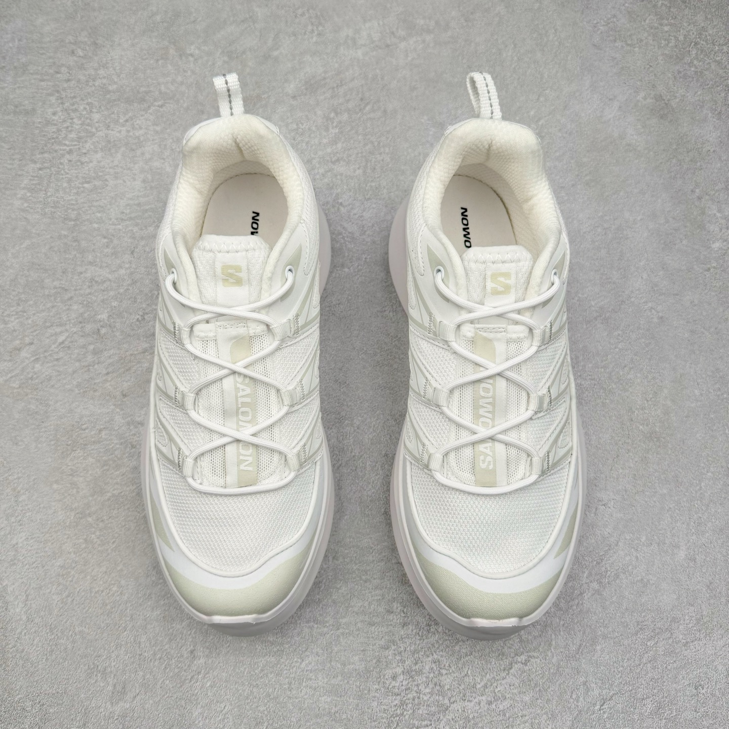 图片[2]-Comme des Garçons x SALOMON SR811 Leather Platform CDG联名萨洛蒙防滑耐磨低帮运动休闲鞋老爹鞋 纯原外贸平台特供订单 全套原纸板楦头开发 原厂特供网布配套加持 确保原汁原味 完美呈现版型 原档数据独家私模大底 原装Ortholite轻量化鞋垫 中底布带钢印编号 原厂TPU锁扣 进口港宝加持 后跟自然饱满 还原公司包裹性 穿着者可以轻松驾驭户外与通勤下的任何运动生活场景 无缝鞋身户外随意纵横 颜值与脚感兼备 出街通勤 绝对非常吸睛 你值得拥有 尺码：36 36.5 37.5 38 38.5 39 40-选品中心