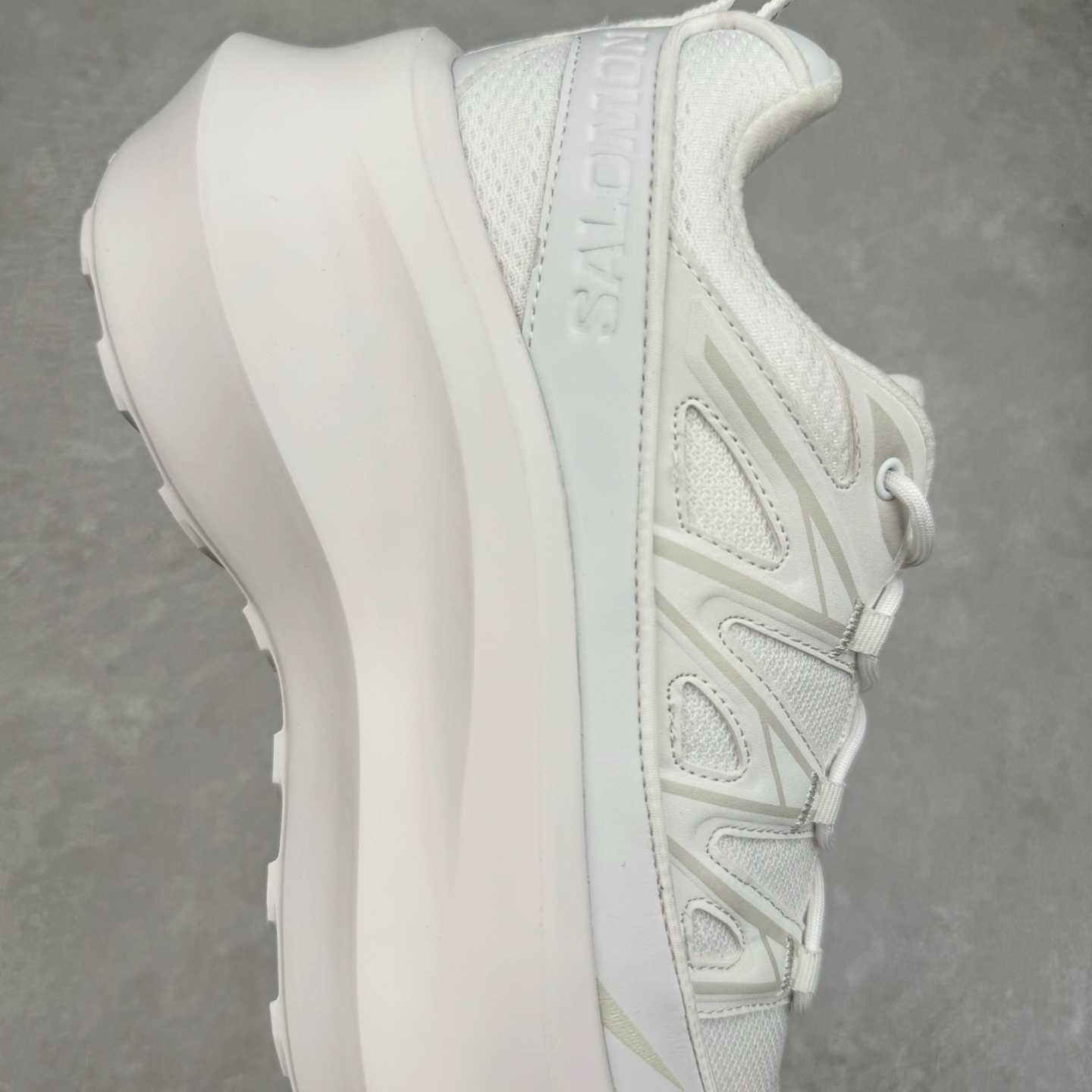 图片[6]-Comme des Garçons x SALOMON SR811 Leather Platform CDG联名萨洛蒙防滑耐磨低帮运动休闲鞋老爹鞋 纯原外贸平台特供订单 全套原纸板楦头开发 原厂特供网布配套加持 确保原汁原味 完美呈现版型 原档数据独家私模大底 原装Ortholite轻量化鞋垫 中底布带钢印编号 原厂TPU锁扣 进口港宝加持 后跟自然饱满 还原公司包裹性 穿着者可以轻松驾驭户外与通勤下的任何运动生活场景 无缝鞋身户外随意纵横 颜值与脚感兼备 出街通勤 绝对非常吸睛 你值得拥有 尺码：36 36.5 37.5 38 38.5 39 40-选品中心