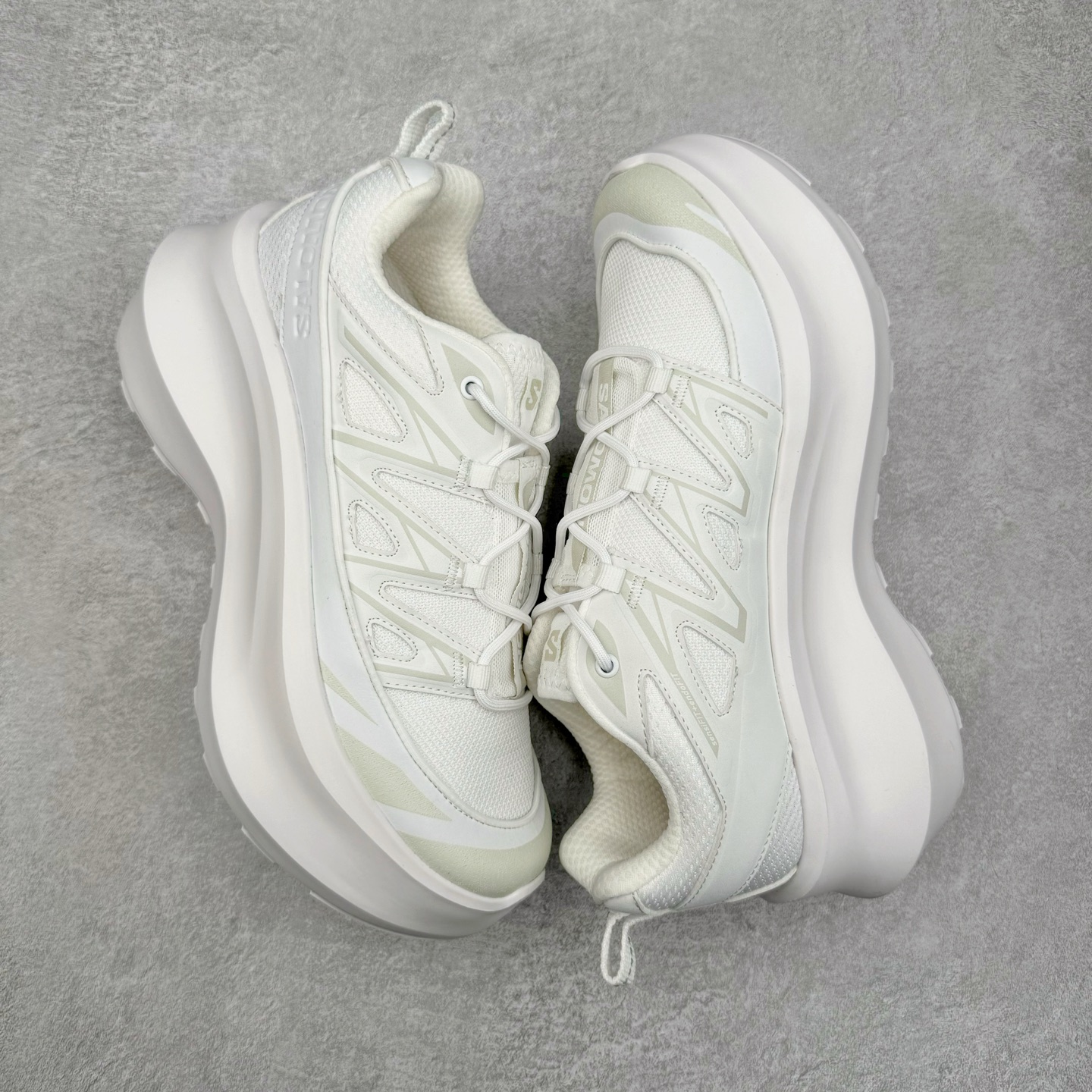 图片[3]-Comme des Garçons x SALOMON SR811 Leather Platform CDG联名萨洛蒙防滑耐磨低帮运动休闲鞋老爹鞋 纯原外贸平台特供订单 全套原纸板楦头开发 原厂特供网布配套加持 确保原汁原味 完美呈现版型 原档数据独家私模大底 原装Ortholite轻量化鞋垫 中底布带钢印编号 原厂TPU锁扣 进口港宝加持 后跟自然饱满 还原公司包裹性 穿着者可以轻松驾驭户外与通勤下的任何运动生活场景 无缝鞋身户外随意纵横 颜值与脚感兼备 出街通勤 绝对非常吸睛 你值得拥有 尺码：36 36.5 37.5 38 38.5 39 40-选品中心