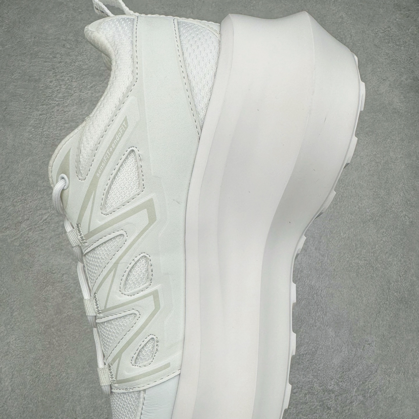 图片[7]-Comme des Garçons x SALOMON SR811 Leather Platform CDG联名萨洛蒙防滑耐磨低帮运动休闲鞋老爹鞋 纯原外贸平台特供订单 全套原纸板楦头开发 原厂特供网布配套加持 确保原汁原味 完美呈现版型 原档数据独家私模大底 原装Ortholite轻量化鞋垫 中底布带钢印编号 原厂TPU锁扣 进口港宝加持 后跟自然饱满 还原公司包裹性 穿着者可以轻松驾驭户外与通勤下的任何运动生活场景 无缝鞋身户外随意纵横 颜值与脚感兼备 出街通勤 绝对非常吸睛 你值得拥有 尺码：36 36.5 37.5 38 38.5 39 40-选品中心