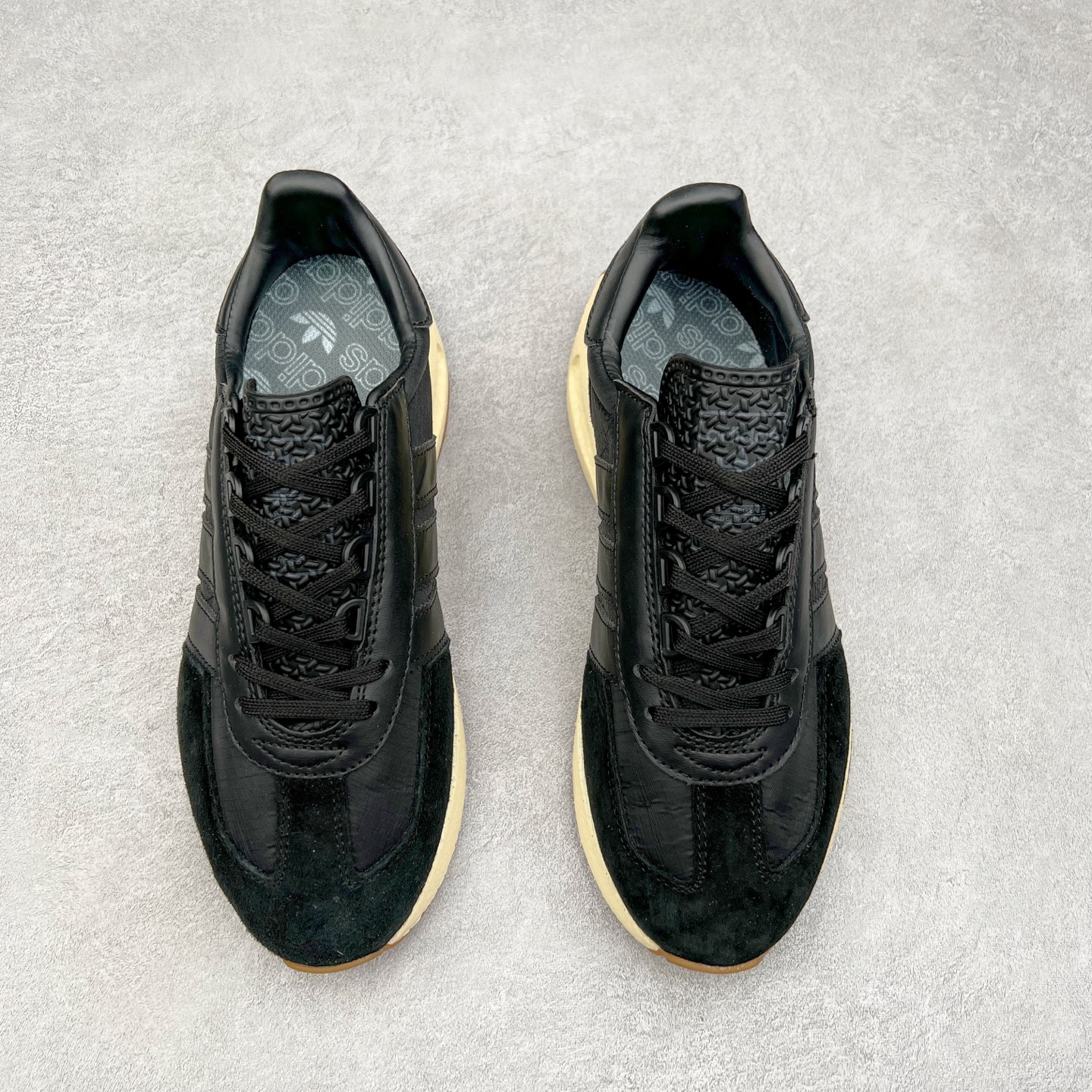 图片[2]-AD Originals Retropy Boost E5系列复古赛车原型一代系列爆米花缓震休闲运动慢跑鞋 复古风格鞋款作为如今的流行趋势之一深受欢迎，正是因此，将品牌历史经典设计与现代材料和技术相融合成为了Originals的创作思路，重新带来那些经典作品并赋予新诠释，使其跨越历史，成为时代标签。通过重新组合品牌历史经典与当代创新技术 Originals推出Retropy E5新鞋款 在延续复古韵味的同时，设计上做出更适应于现代化审美的调整。鞋面采用尼龙材质和绒面革结合打造，搭配BOOST材质中底提供舒适的日常穿着体验。尺码：36 36⅔ 37⅓ 38 38⅔ 39⅓ 40 40⅔ 41⅓ 42 42⅔ 43⅓ 44 45-选品中心