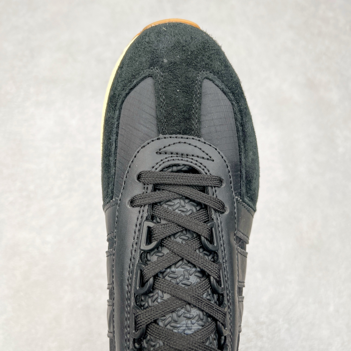 图片[4]-AD Originals Retropy Boost E5系列复古赛车原型一代系列爆米花缓震休闲运动慢跑鞋 复古风格鞋款作为如今的流行趋势之一深受欢迎，正是因此，将品牌历史经典设计与现代材料和技术相融合成为了Originals的创作思路，重新带来那些经典作品并赋予新诠释，使其跨越历史，成为时代标签。通过重新组合品牌历史经典与当代创新技术 Originals推出Retropy E5新鞋款 在延续复古韵味的同时，设计上做出更适应于现代化审美的调整。鞋面采用尼龙材质和绒面革结合打造，搭配BOOST材质中底提供舒适的日常穿着体验。尺码：36 36⅔ 37⅓ 38 38⅔ 39⅓ 40 40⅔ 41⅓ 42 42⅔ 43⅓ 44 45-选品中心