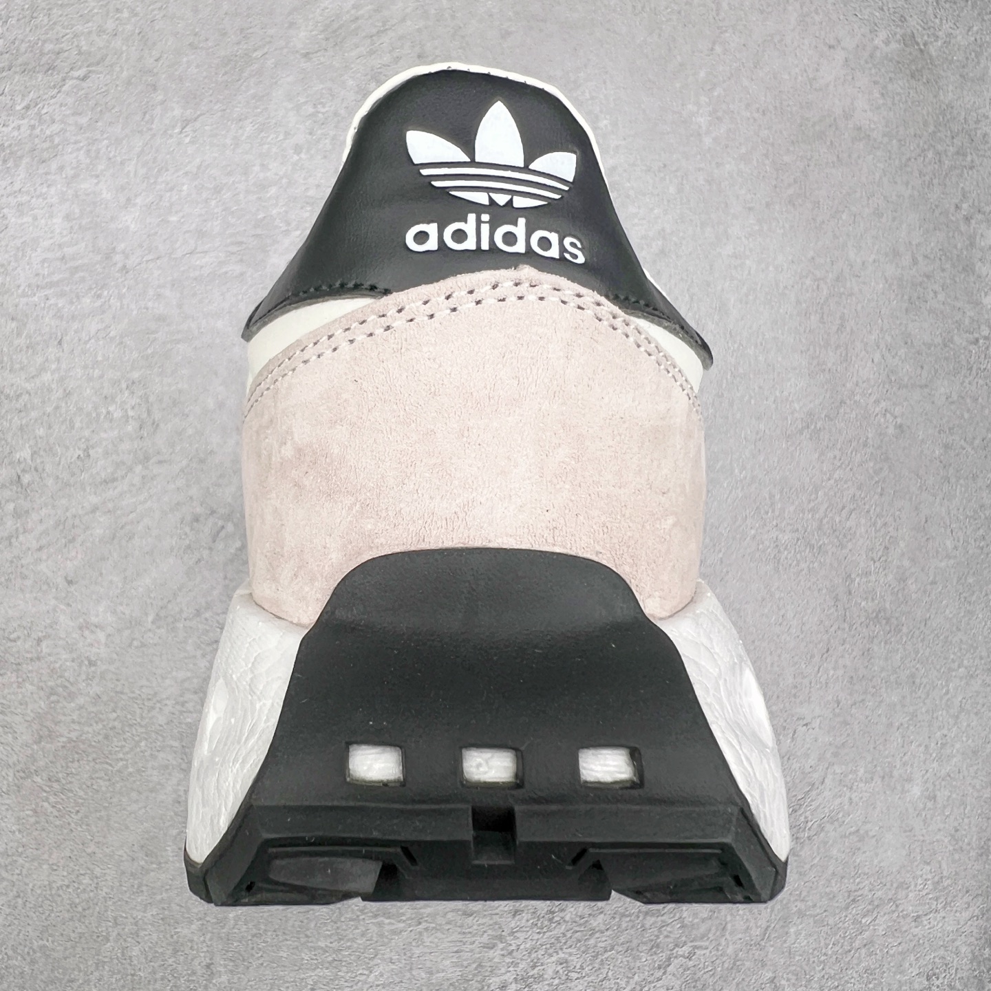 图片[8]-AD Originals Retropy Boost E5系列复古赛车原型一代系列爆米花缓震休闲运动慢跑鞋 复古风格鞋款作为如今的流行趋势之一深受欢迎，正是因此，将品牌历史经典设计与现代材料和技术相融合成为了Originals的创作思路，重新带来那些经典作品并赋予新诠释，使其跨越历史，成为时代标签。通过重新组合品牌历史经典与当代创新技术 Originals推出Retropy E5新鞋款 在延续复古韵味的同时，设计上做出更适应于现代化审美的调整。鞋面采用尼龙材质和绒面革结合打造，搭配BOOST材质中底提供舒适的日常穿着体验。尺码：36 36⅔ 37⅓ 38 38⅔ 39⅓ 40 40⅔ 41⅓ 42 42⅔ 43⅓ 44 45-选品中心