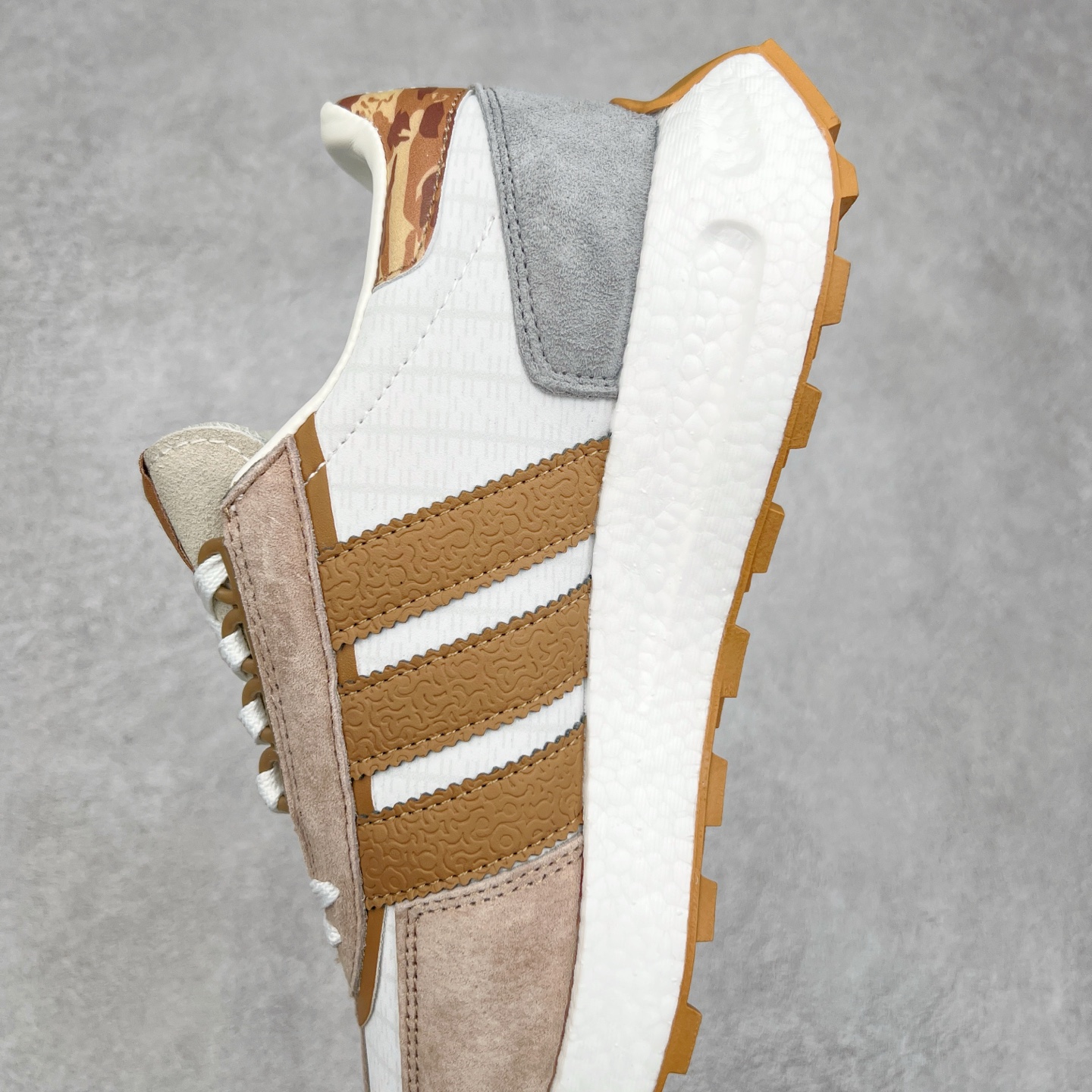 图片[7]-AD Originals Retropy Boost E5系列复古赛车原型一代系列爆米花缓震休闲运动慢跑鞋 复古风格鞋款作为如今的流行趋势之一深受欢迎，正是因此，将品牌历史经典设计与现代材料和技术相融合成为了Originals的创作思路，重新带来那些经典作品并赋予新诠释，使其跨越历史，成为时代标签。通过重新组合品牌历史经典与当代创新技术 Originals推出Retropy E5新鞋款 在延续复古韵味的同时，设计上做出更适应于现代化审美的调整。鞋面采用尼龙材质和绒面革结合打造，搭配BOOST材质中底提供舒适的日常穿着体验。尺码：36 36⅔ 37⅓ 38 38⅔ 39⅓ 40 40⅔ 41⅓ 42 42⅔ 43⅓ 44 45-选品中心