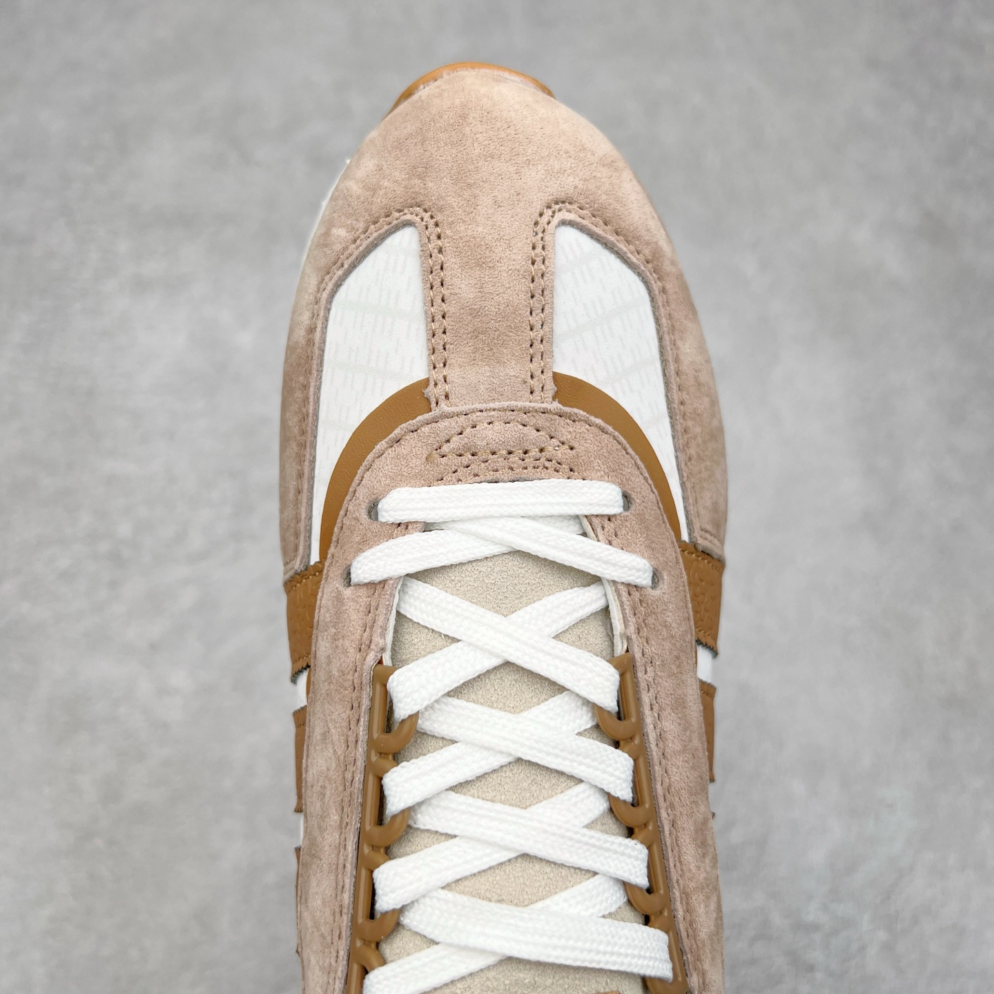 图片[4]-AD Originals Retropy Boost E5系列复古赛车原型一代系列爆米花缓震休闲运动慢跑鞋 复古风格鞋款作为如今的流行趋势之一深受欢迎，正是因此，将品牌历史经典设计与现代材料和技术相融合成为了Originals的创作思路，重新带来那些经典作品并赋予新诠释，使其跨越历史，成为时代标签。通过重新组合品牌历史经典与当代创新技术 Originals推出Retropy E5新鞋款 在延续复古韵味的同时，设计上做出更适应于现代化审美的调整。鞋面采用尼龙材质和绒面革结合打造，搭配BOOST材质中底提供舒适的日常穿着体验。尺码：36 36⅔ 37⅓ 38 38⅔ 39⅓ 40 40⅔ 41⅓ 42 42⅔ 43⅓ 44 45-选品中心