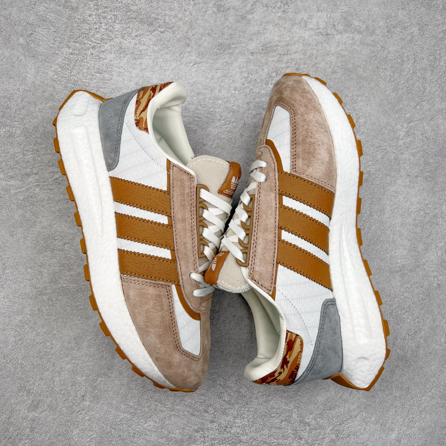 图片[3]-AD Originals Retropy Boost E5系列复古赛车原型一代系列爆米花缓震休闲运动慢跑鞋 复古风格鞋款作为如今的流行趋势之一深受欢迎，正是因此，将品牌历史经典设计与现代材料和技术相融合成为了Originals的创作思路，重新带来那些经典作品并赋予新诠释，使其跨越历史，成为时代标签。通过重新组合品牌历史经典与当代创新技术 Originals推出Retropy E5新鞋款 在延续复古韵味的同时，设计上做出更适应于现代化审美的调整。鞋面采用尼龙材质和绒面革结合打造，搭配BOOST材质中底提供舒适的日常穿着体验。尺码：36 36⅔ 37⅓ 38 38⅔ 39⅓ 40 40⅔ 41⅓ 42 42⅔ 43⅓ 44 45-选品中心