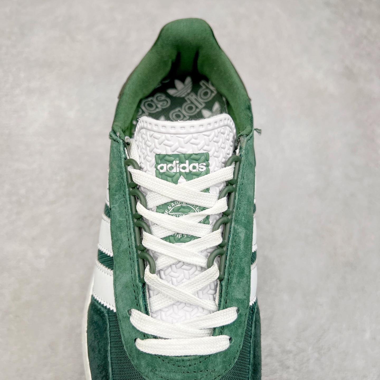 图片[5]-AD Originals Retropy Boost E5系列复古赛车原型一代系列爆米花缓震休闲运动慢跑鞋 复古风格鞋款作为如今的流行趋势之一深受欢迎，正是因此，将品牌历史经典设计与现代材料和技术相融合成为了Originals的创作思路，重新带来那些经典作品并赋予新诠释，使其跨越历史，成为时代标签。通过重新组合品牌历史经典与当代创新技术 Originals推出Retropy E5新鞋款 在延续复古韵味的同时，设计上做出更适应于现代化审美的调整。鞋面采用尼龙材质和绒面革结合打造，搭配BOOST材质中底提供舒适的日常穿着体验。尺码：36 36⅔ 37⅓ 38 38⅔ 39⅓ 40 40⅔ 41⅓ 42 42⅔ 43⅓ 44 45-选品中心