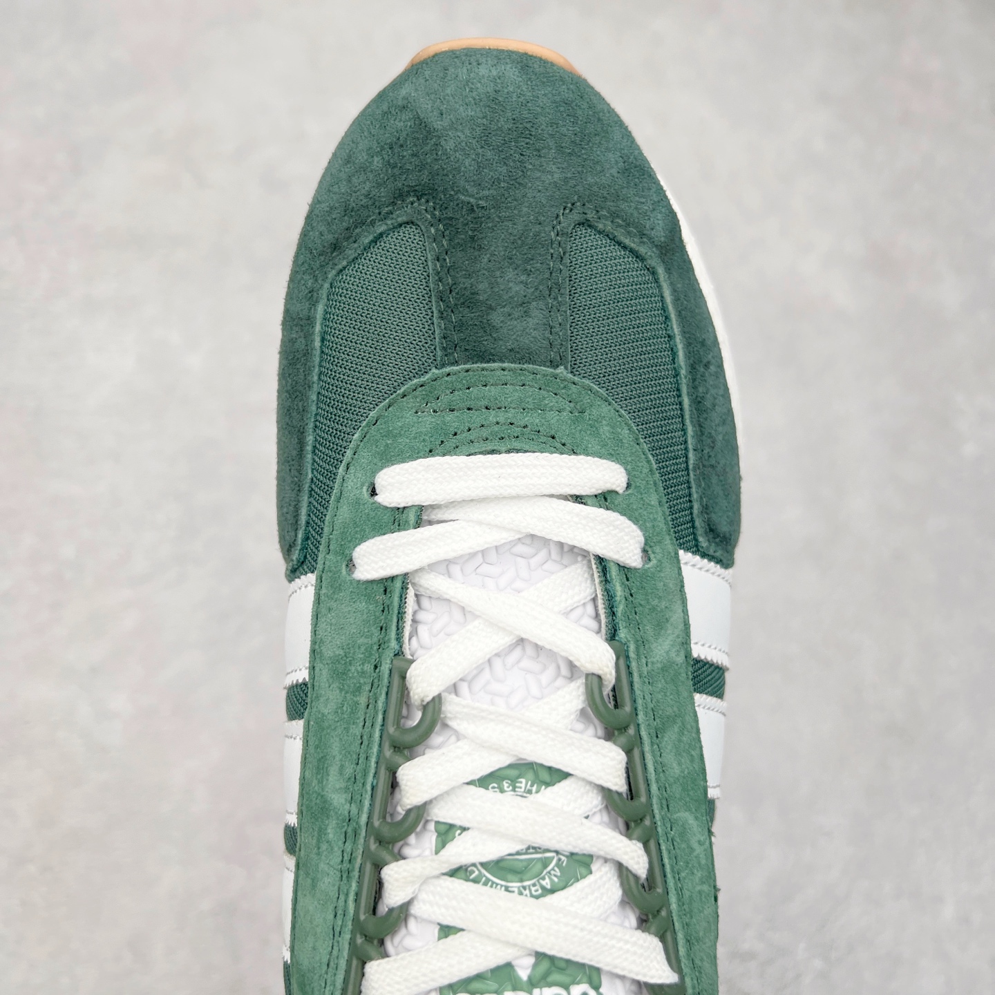 图片[4]-AD Originals Retropy Boost E5系列复古赛车原型一代系列爆米花缓震休闲运动慢跑鞋 复古风格鞋款作为如今的流行趋势之一深受欢迎，正是因此，将品牌历史经典设计与现代材料和技术相融合成为了Originals的创作思路，重新带来那些经典作品并赋予新诠释，使其跨越历史，成为时代标签。通过重新组合品牌历史经典与当代创新技术 Originals推出Retropy E5新鞋款 在延续复古韵味的同时，设计上做出更适应于现代化审美的调整。鞋面采用尼龙材质和绒面革结合打造，搭配BOOST材质中底提供舒适的日常穿着体验。尺码：36 36⅔ 37⅓ 38 38⅔ 39⅓ 40 40⅔ 41⅓ 42 42⅔ 43⅓ 44 45-选品中心