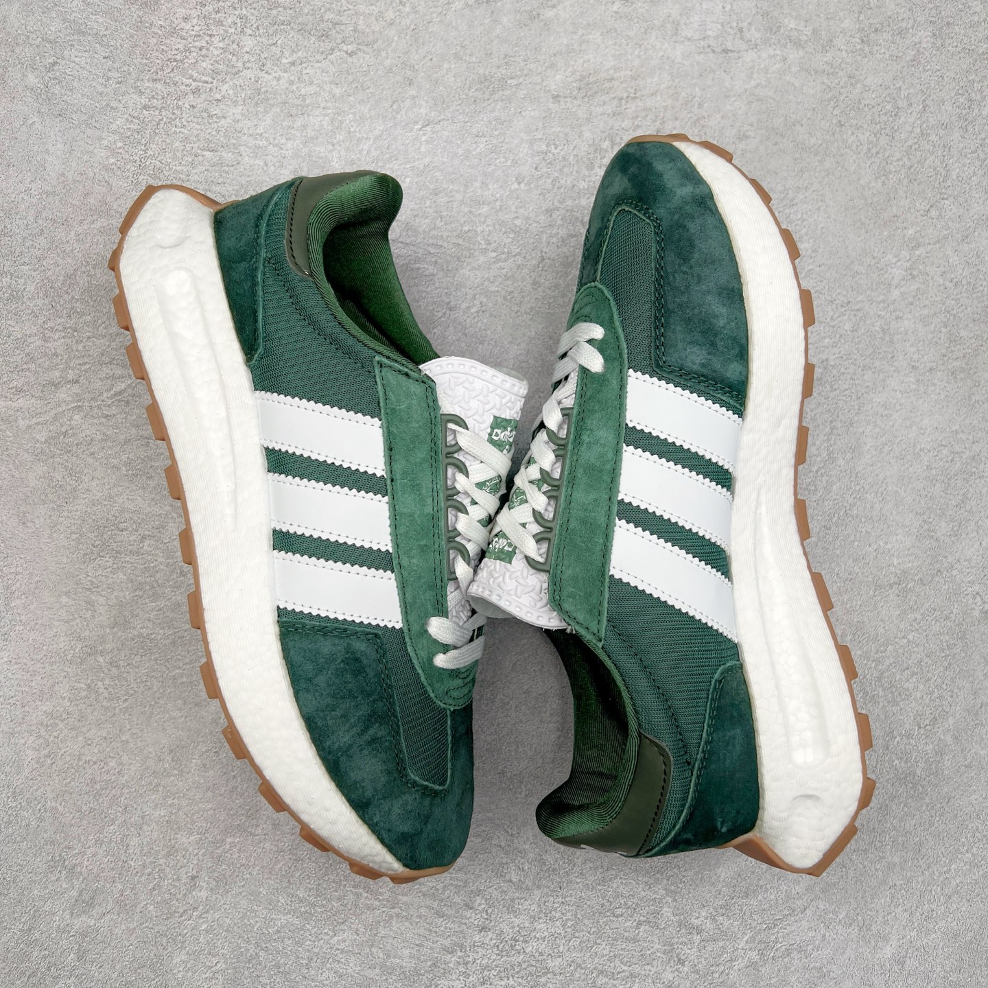 图片[3]-AD Originals Retropy Boost E5系列复古赛车原型一代系列爆米花缓震休闲运动慢跑鞋 复古风格鞋款作为如今的流行趋势之一深受欢迎，正是因此，将品牌历史经典设计与现代材料和技术相融合成为了Originals的创作思路，重新带来那些经典作品并赋予新诠释，使其跨越历史，成为时代标签。通过重新组合品牌历史经典与当代创新技术 Originals推出Retropy E5新鞋款 在延续复古韵味的同时，设计上做出更适应于现代化审美的调整。鞋面采用尼龙材质和绒面革结合打造，搭配BOOST材质中底提供舒适的日常穿着体验。尺码：36 36⅔ 37⅓ 38 38⅔ 39⅓ 40 40⅔ 41⅓ 42 42⅔ 43⅓ 44 45-选品中心