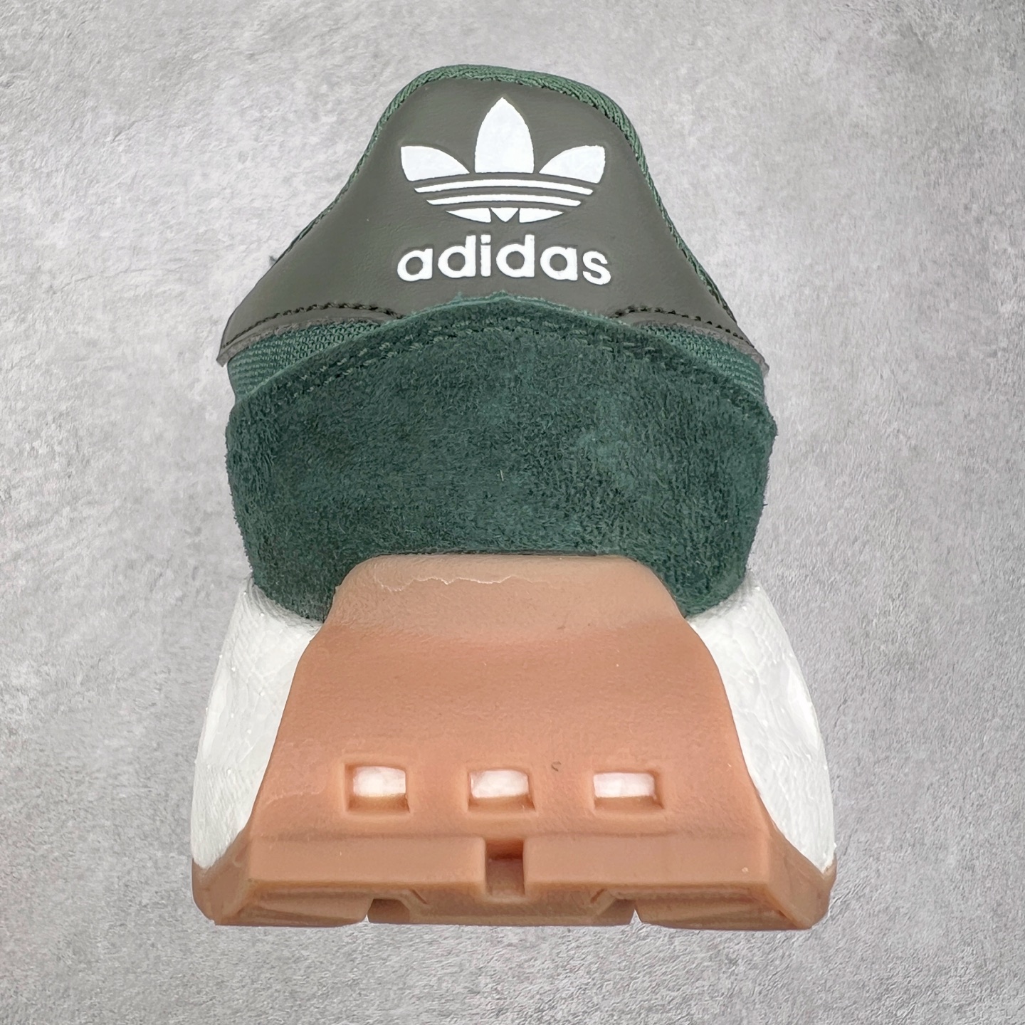 图片[8]-AD Originals Retropy Boost E5系列复古赛车原型一代系列爆米花缓震休闲运动慢跑鞋 复古风格鞋款作为如今的流行趋势之一深受欢迎，正是因此，将品牌历史经典设计与现代材料和技术相融合成为了Originals的创作思路，重新带来那些经典作品并赋予新诠释，使其跨越历史，成为时代标签。通过重新组合品牌历史经典与当代创新技术 Originals推出Retropy E5新鞋款 在延续复古韵味的同时，设计上做出更适应于现代化审美的调整。鞋面采用尼龙材质和绒面革结合打造，搭配BOOST材质中底提供舒适的日常穿着体验。尺码：36 36⅔ 37⅓ 38 38⅔ 39⅓ 40 40⅔ 41⅓ 42 42⅔ 43⅓ 44 45-选品中心